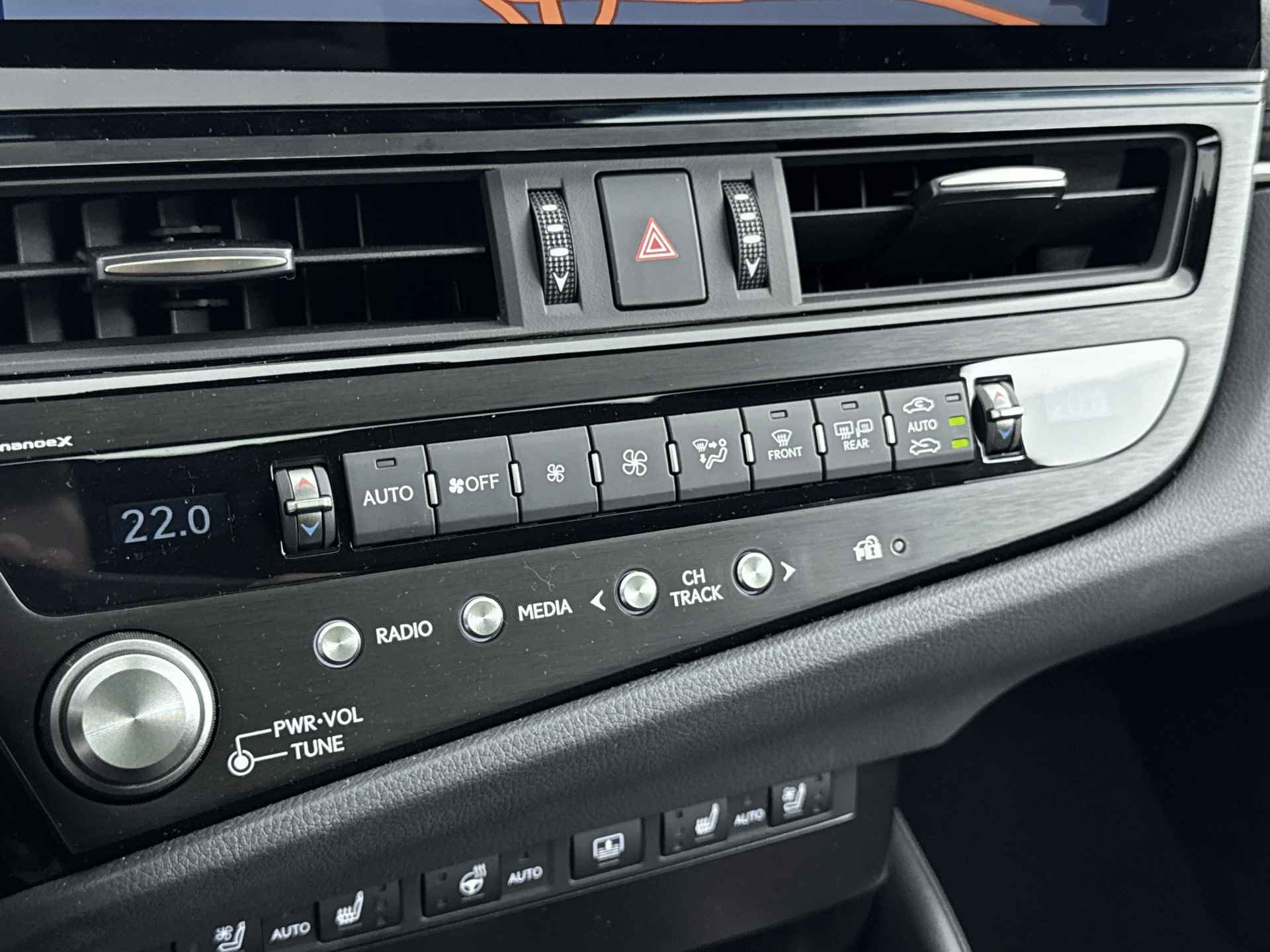 Lexus ES 300h President Line | Demonstratie auto | Direct Leverbaar | Mark Levinson | - 11/41