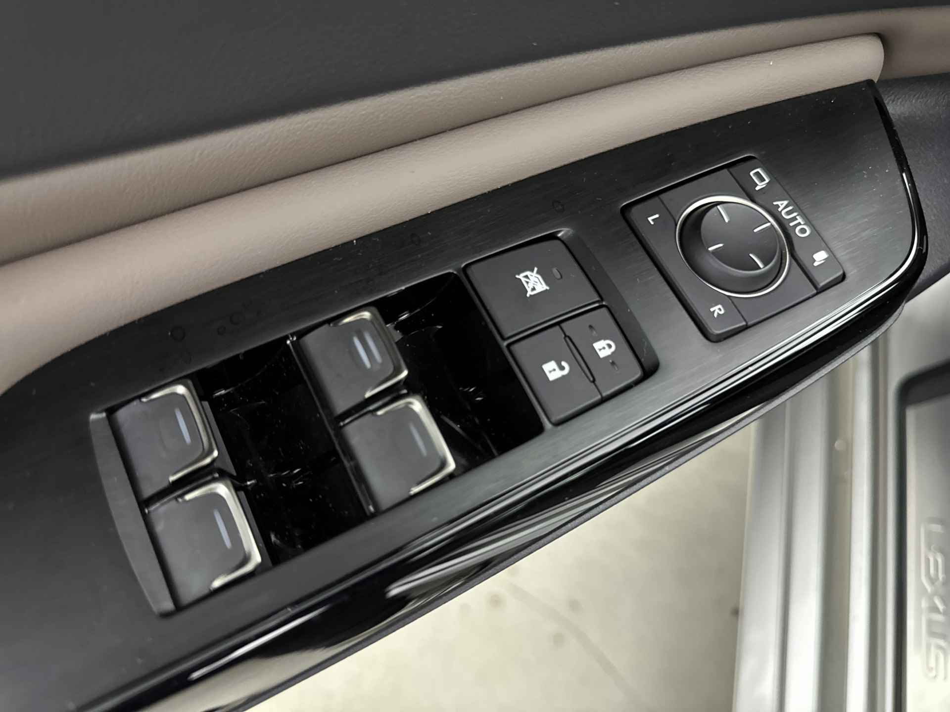 Lexus ES 300h President Line | Demonstratie auto | Direct Leverbaar | Mark Levinson | - 33/41