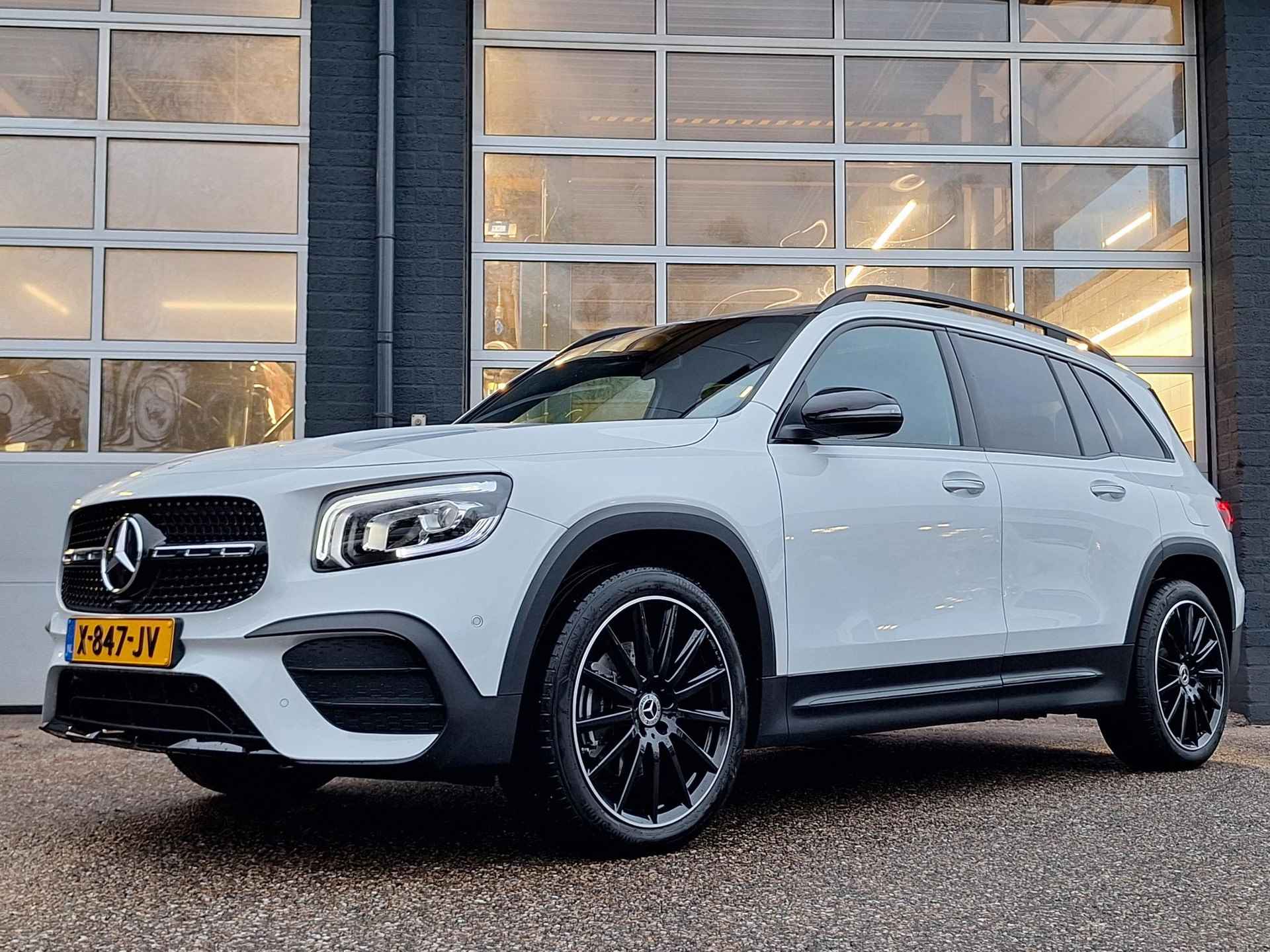 Mercedes-Benz GLB 180 | 7-zits | AMG | Panoramadak | | 7-Zits | Premium | Nightpakket | Panoramadak | Achteruitrijcamera | Stoelverwarming | Sfeerverlichting | Dodehoekassistent | Apple & Android Carplay | Showmodel SALE - 2/49