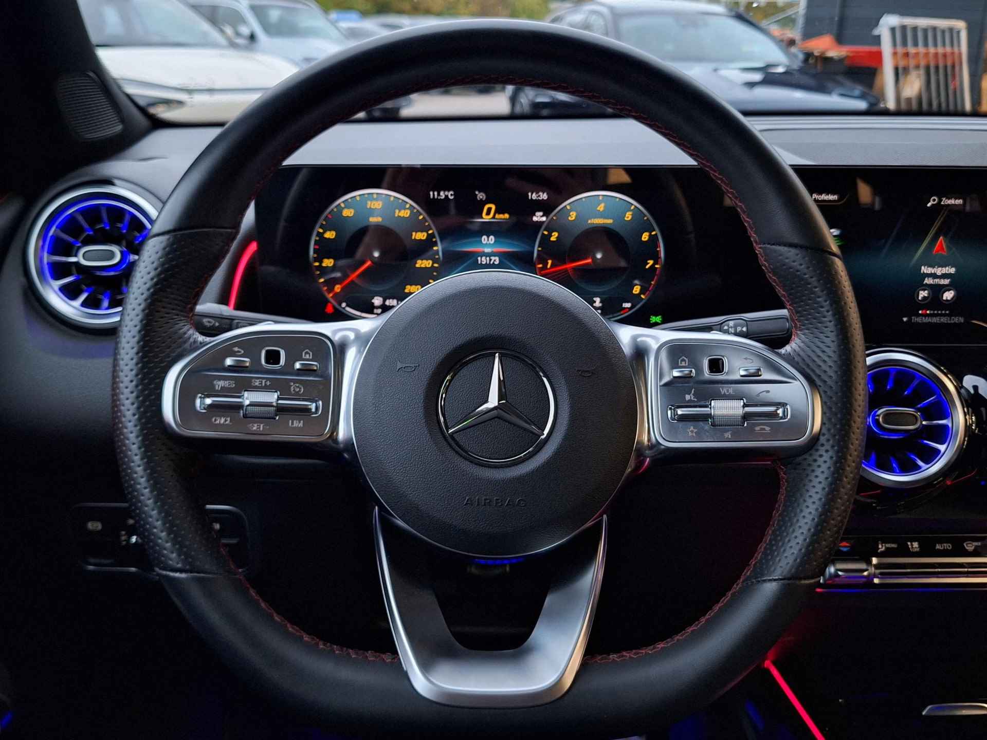 Mercedes-Benz GLB 180 | 7-zits | AMG | Panoramadak | | 7-Zits | Premium | Nightpakket | Panoramadak | Achteruitrijcamera | Stoelverwarming | Sfeerverlichting | Dodehoekassistent | Apple & Android Carplay | Showmodel SALE - 15/49