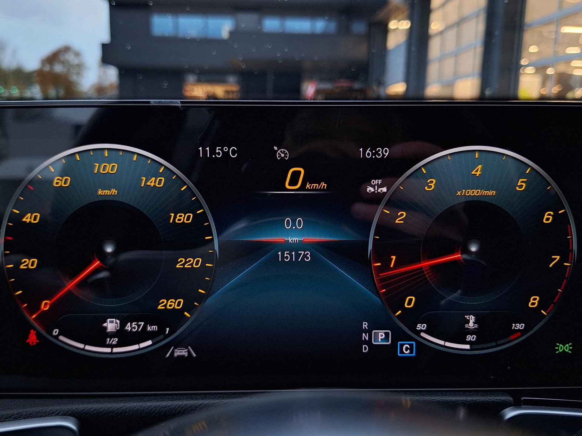 Mercedes-Benz GLB 180 | 7-zits | AMG | Panoramadak | | 7-Zits | Premium | Nightpakket | Panoramadak | Achteruitrijcamera | Stoelverwarming | Sfeerverlichting | Dodehoekassistent | Apple & Android Carplay | Showmodel SALE - 22/49