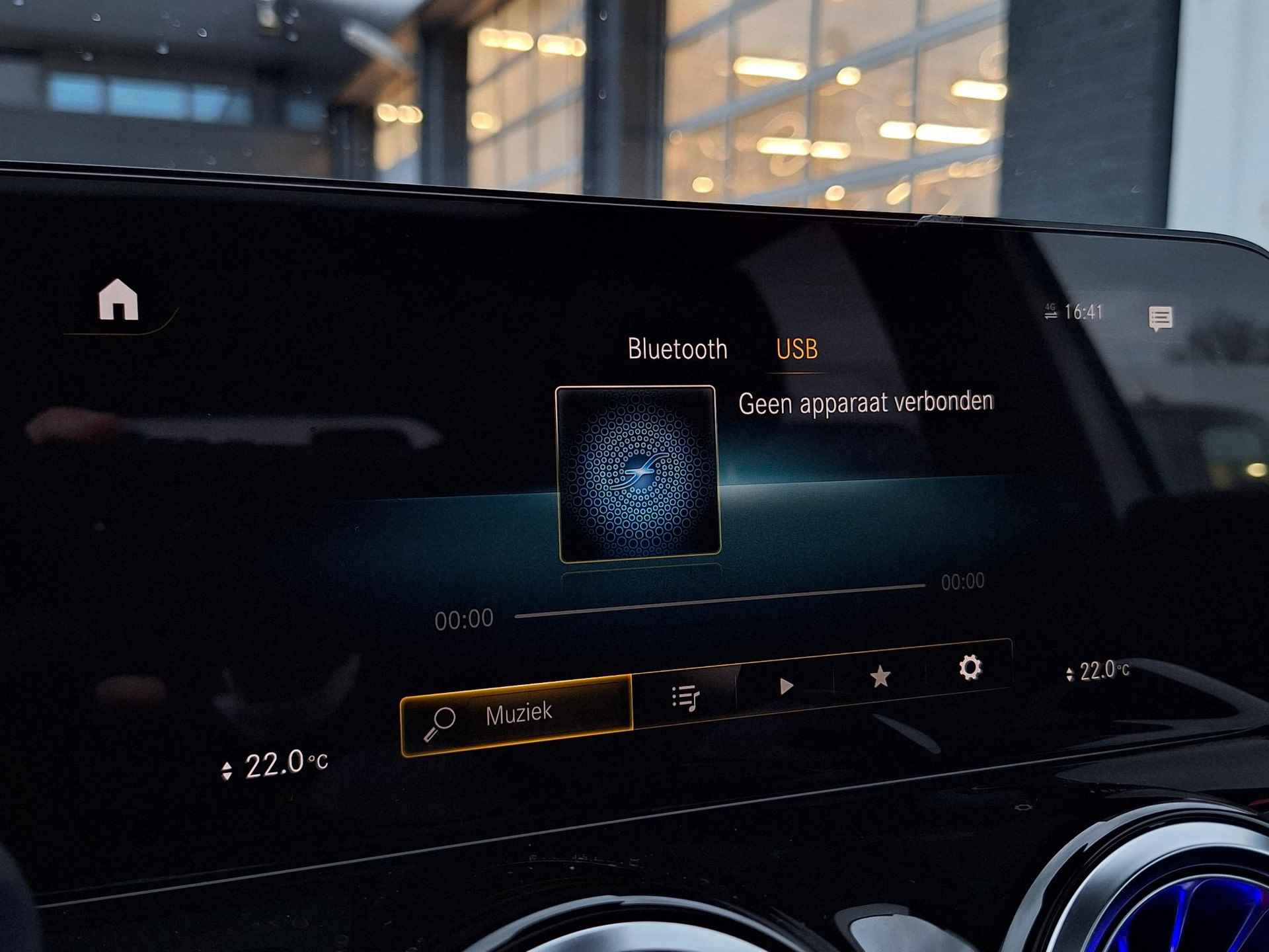 Mercedes-Benz GLB 180 | 7-zits | AMG | Panoramadak | | 7-Zits | Premium | Nightpakket | Panoramadak | Achteruitrijcamera | Stoelverwarming | Sfeerverlichting | Dodehoekassistent | Apple & Android Carplay | Showmodel SALE - 28/49