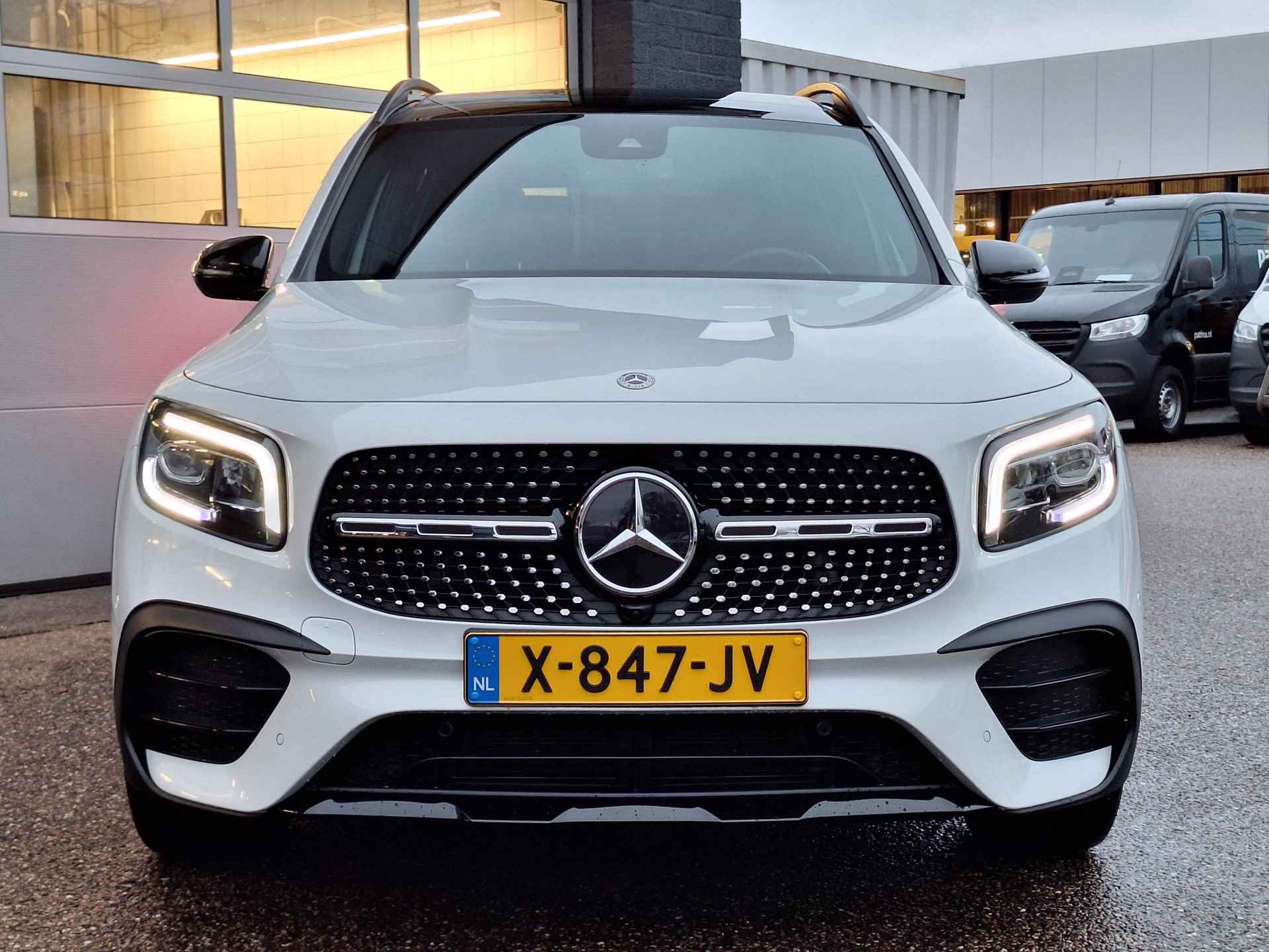 Mercedes-Benz GLB 180 | 7-zits | AMG | Panoramadak | | 7-Zits | Premium | Nightpakket | Panoramadak | Achteruitrijcamera | Stoelverwarming | Sfeerverlichting | Dodehoekassistent | Apple & Android Carplay | Showmodel SALE - 38/49