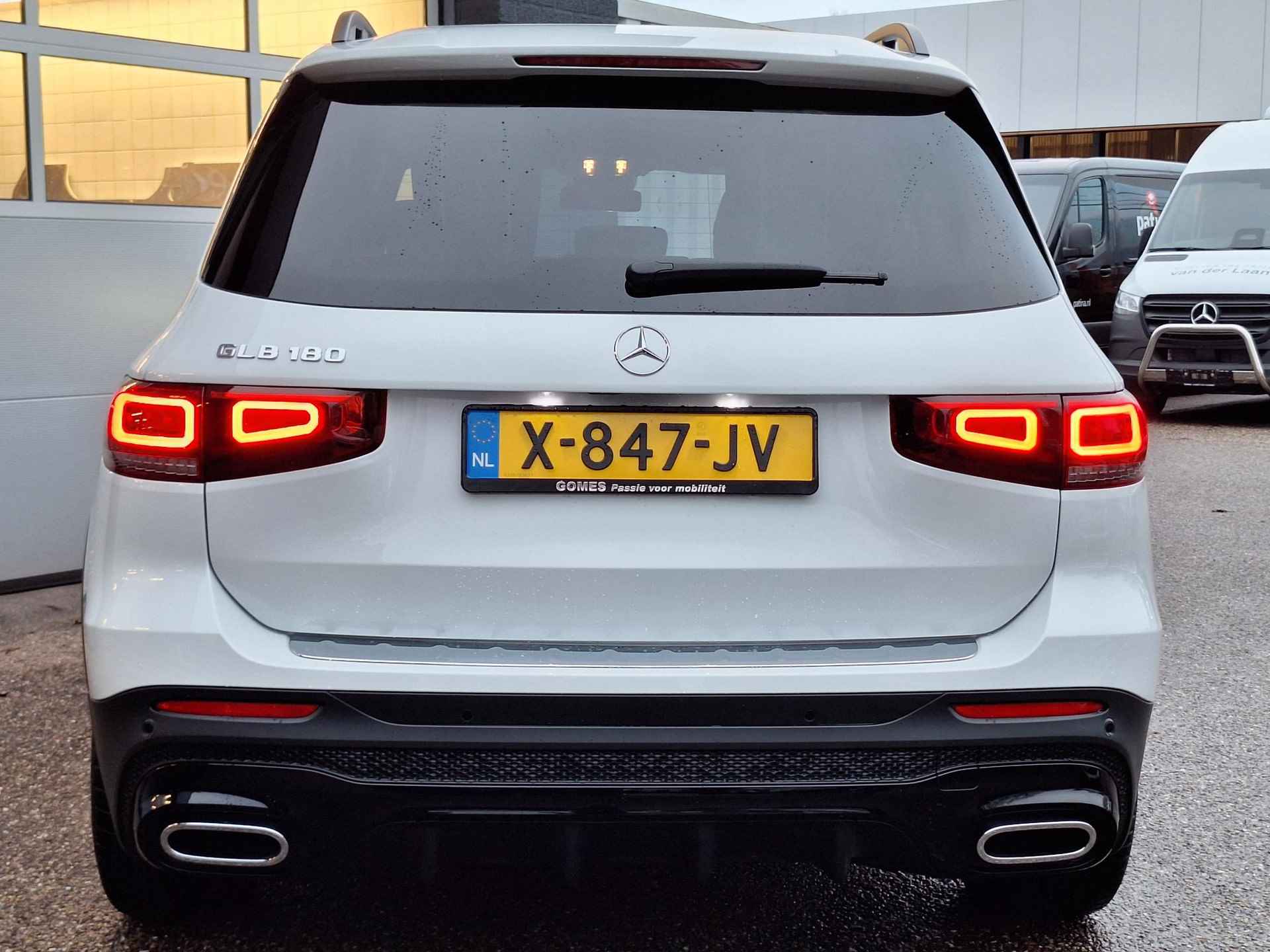 Mercedes-Benz GLB 180 | 7-zits | AMG | Panoramadak | | 7-Zits | Premium | Nightpakket | Panoramadak | Achteruitrijcamera | Stoelverwarming | Sfeerverlichting | Dodehoekassistent | Apple & Android Carplay | Showmodel SALE - 39/49