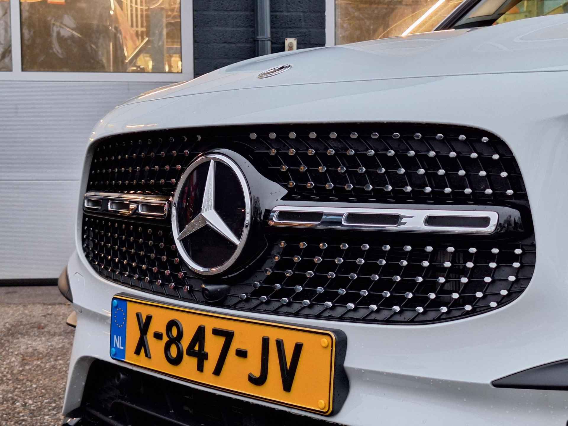 Mercedes-Benz GLB 180 | 7-zits | AMG | Panoramadak | | 7-Zits | Premium | Nightpakket | Panoramadak | Achteruitrijcamera | Stoelverwarming | Sfeerverlichting | Dodehoekassistent | Apple & Android Carplay | Showmodel SALE - 43/49