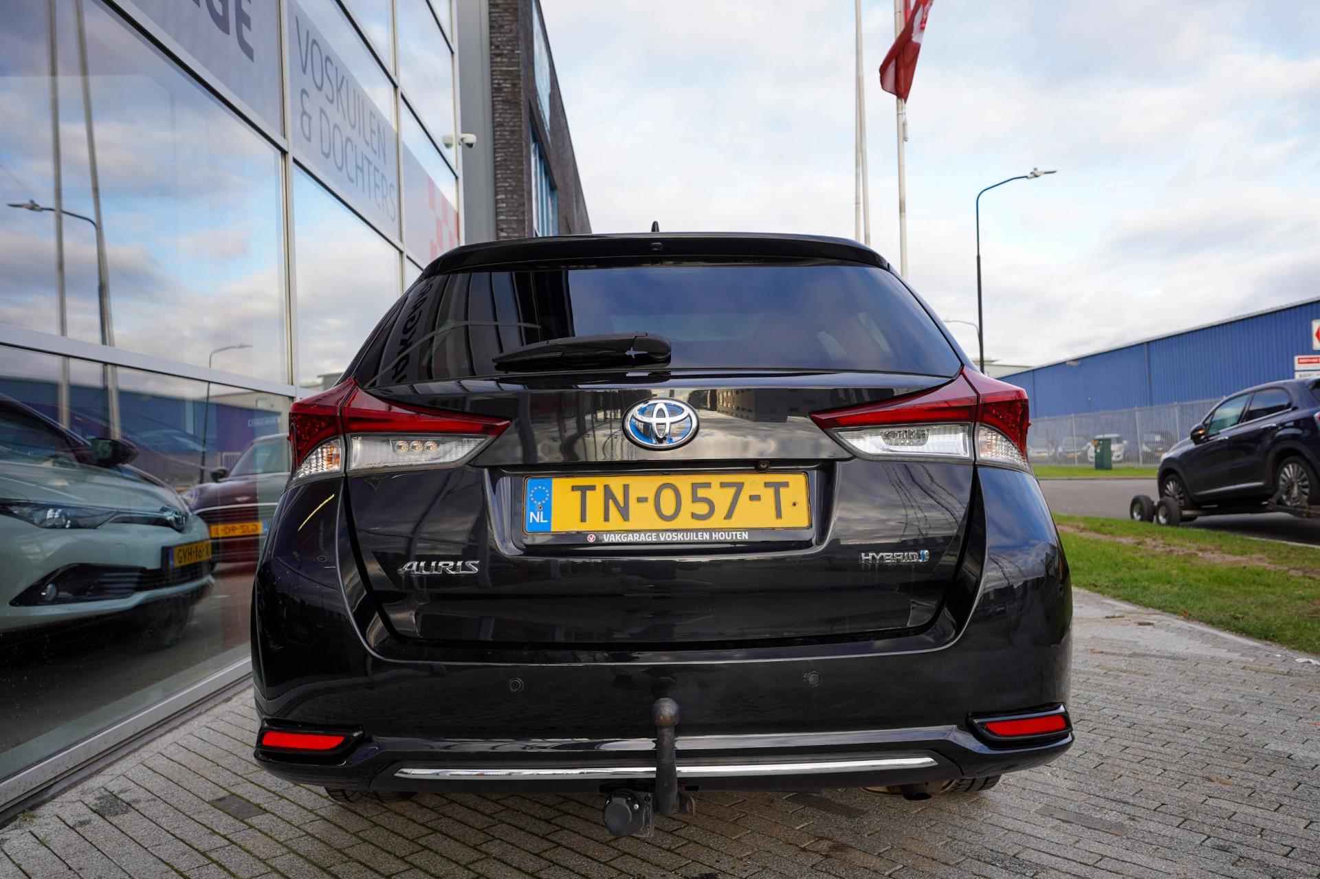 Toyota Auris Touring Sports 1.8 Hybrid Executive Parkpilot | Panoramadak | Trekhaak - 4/40