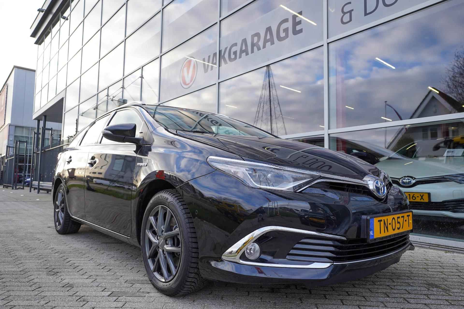 Toyota Auris Touring Sports 1.8 Hybrid Executive Parkpilot | Panoramadak | Trekhaak - 15/40