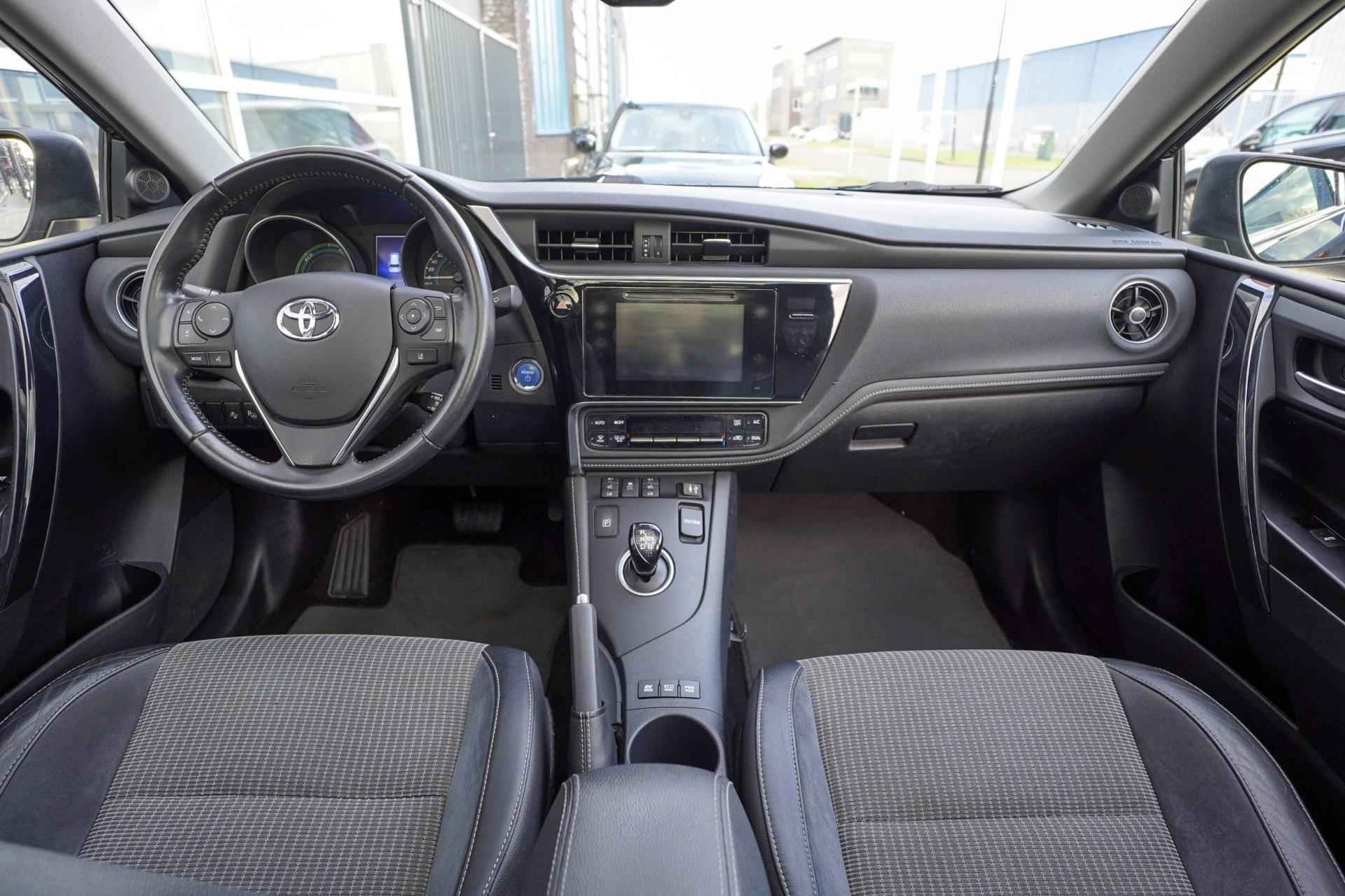 Toyota Auris Touring Sports 1.8 Hybrid Executive Parkpilot | Panoramadak | Trekhaak - 30/40