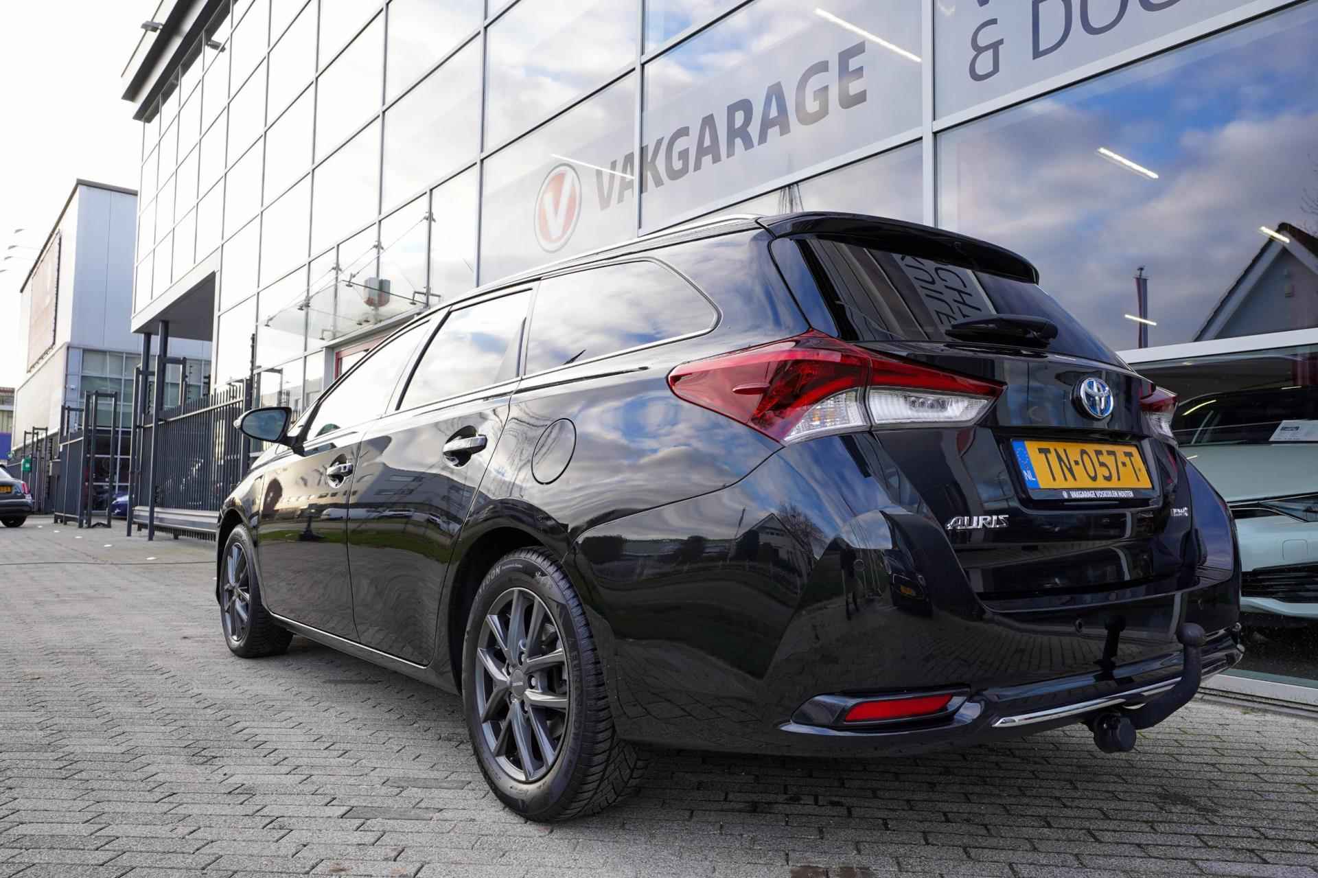 Toyota Auris Touring Sports 1.8 Hybrid Executive Parkpilot | Panoramadak | Trekhaak - 36/40