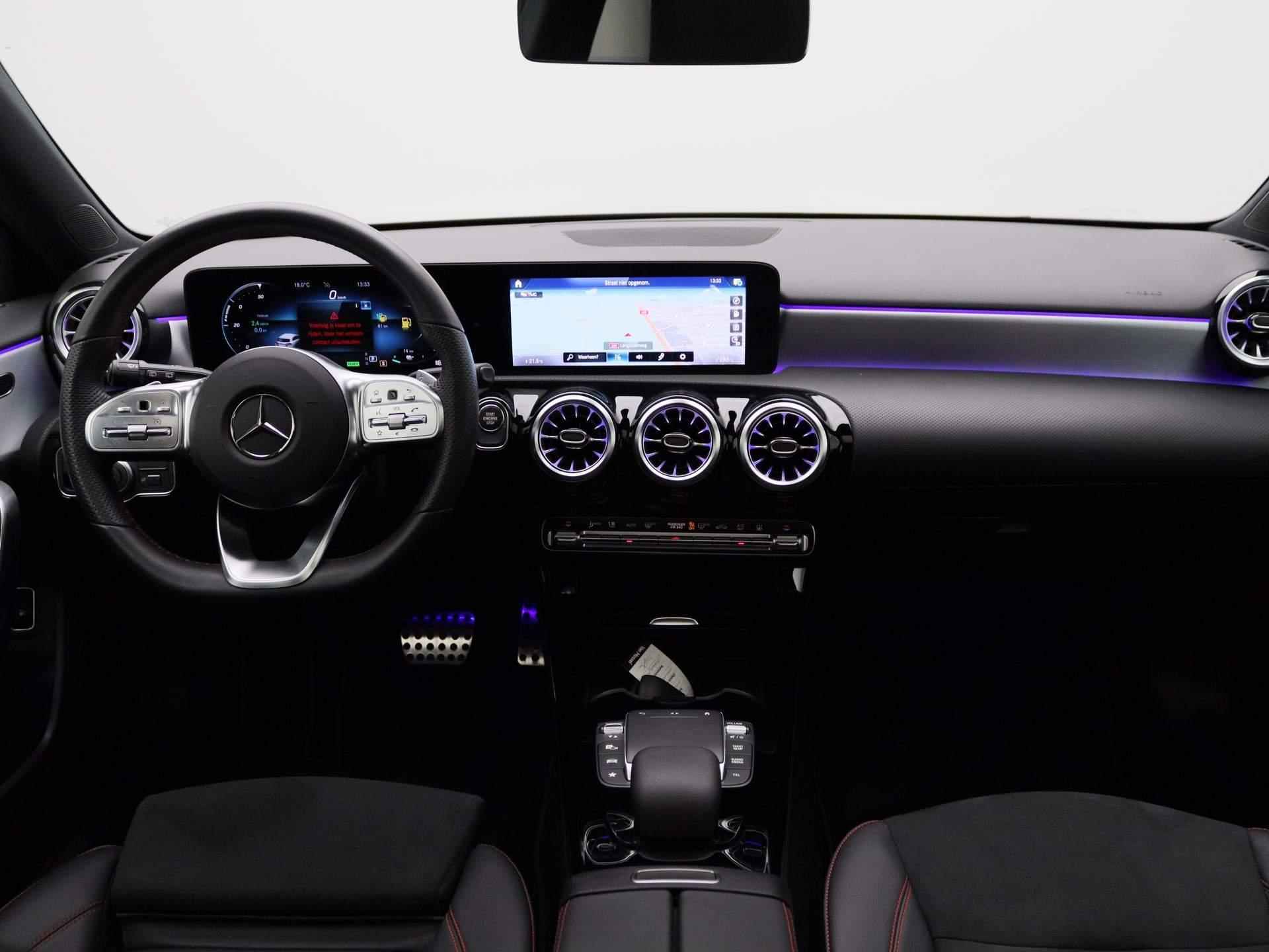 Mercedes-Benz A-klasse 250 e Business Solution AMG Limited | AMG-styling | Automaat | Panorama dak | Sfeer verlichting  | Half-Leder | Navigatie | Climate control | Parkeer sensoren | LMV | LED | Schuifdak | Camera | - 34/41