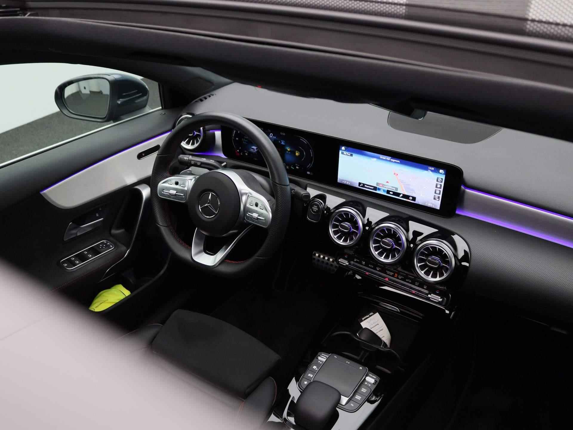 Mercedes-Benz A-klasse 250 e Business Solution AMG Limited | AMG-styling | Automaat | Panorama dak | Sfeer verlichting  | Half-Leder | Navigatie | Climate control | Parkeer sensoren | LMV | LED | Schuifdak | Camera | - 36/41