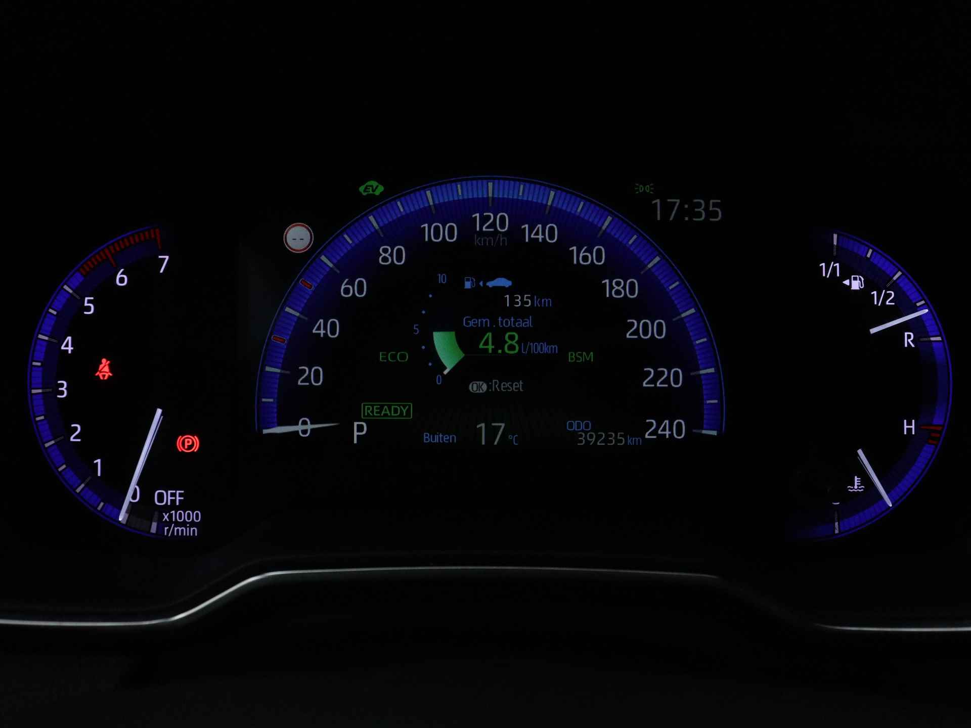 Toyota Corolla 1.8 Hybrid Executive | Navigatie | Parkeerhulp | Stoelverwarming | - 7/45