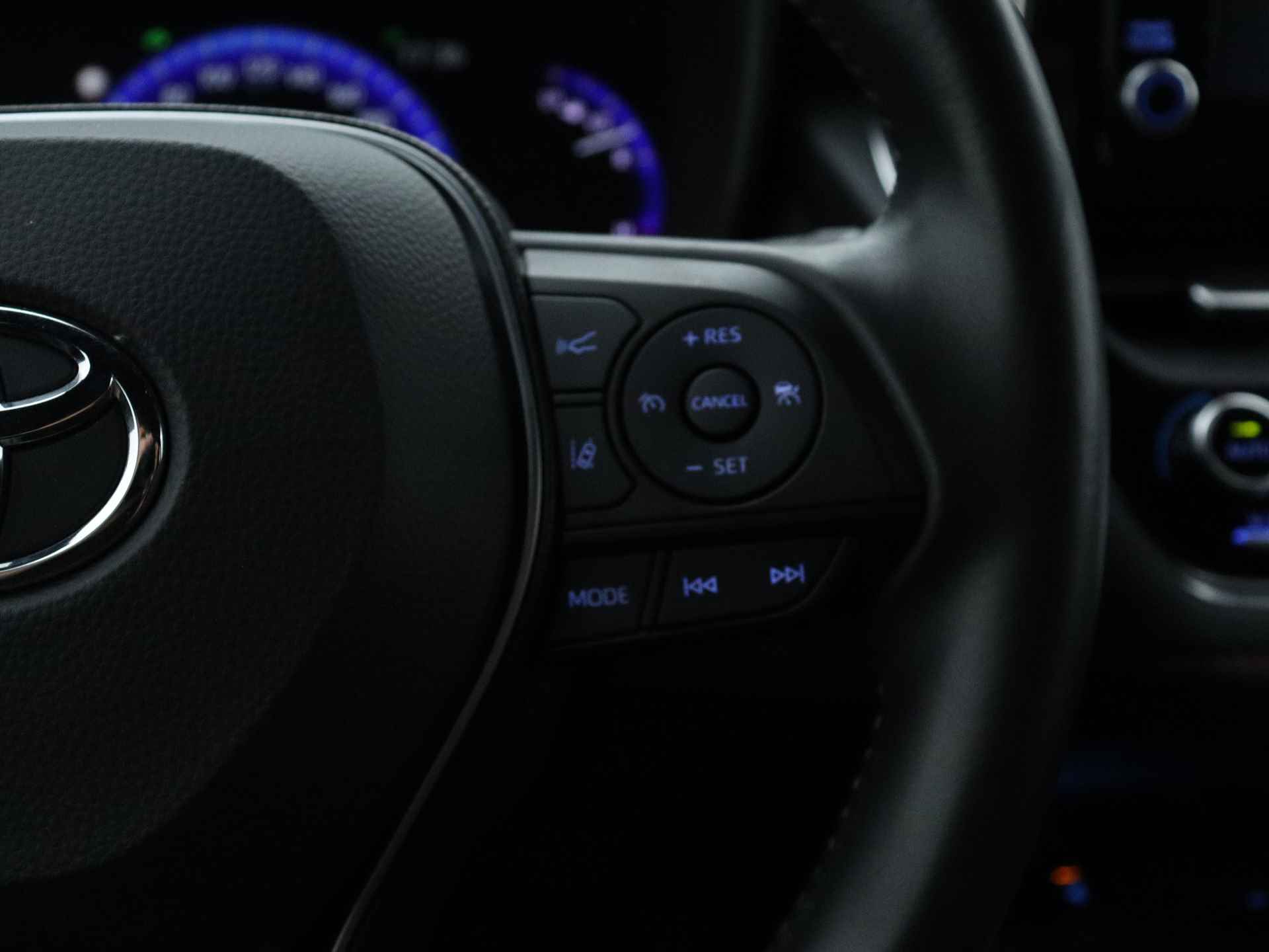 Toyota Corolla 1.8 Hybrid Executive | Navigatie | Parkeerhulp | Stoelverwarming | - 23/45