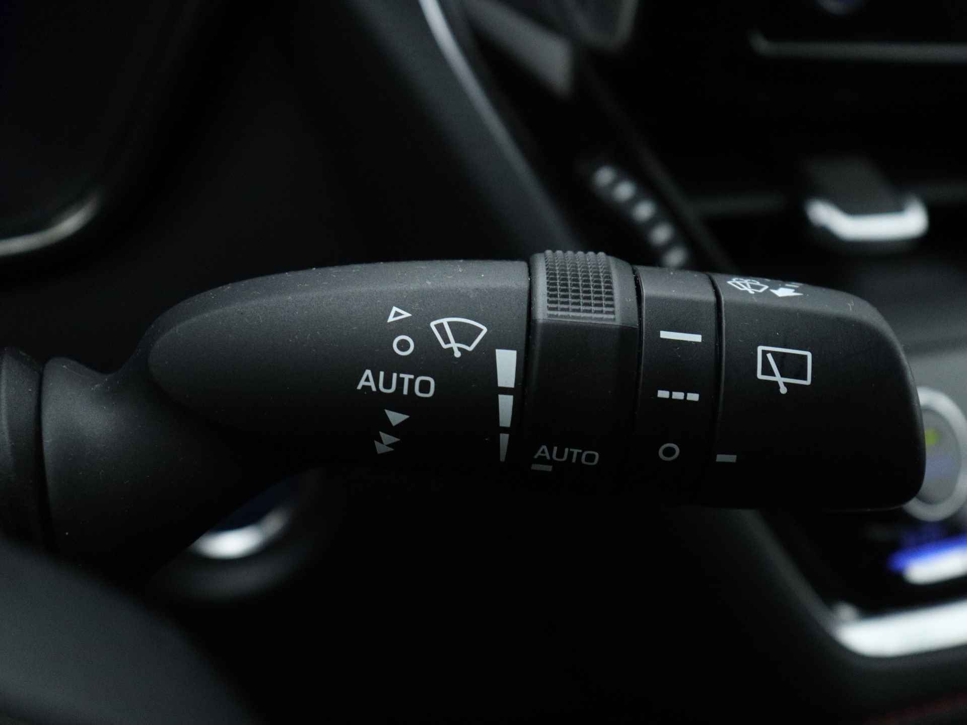Toyota Corolla 1.8 Hybrid Executive | Navigatie | Parkeerhulp | Stoelverwarming | - 25/45