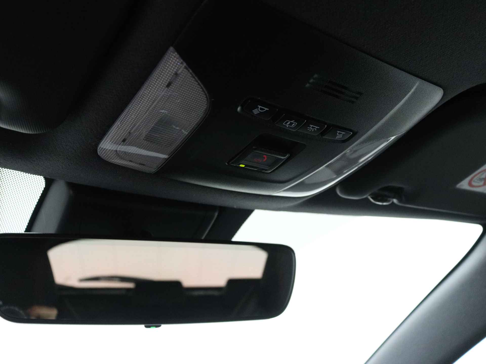 Toyota Corolla 1.8 Hybrid Executive | Navigatie | Parkeerhulp | Stoelverwarming | - 32/45