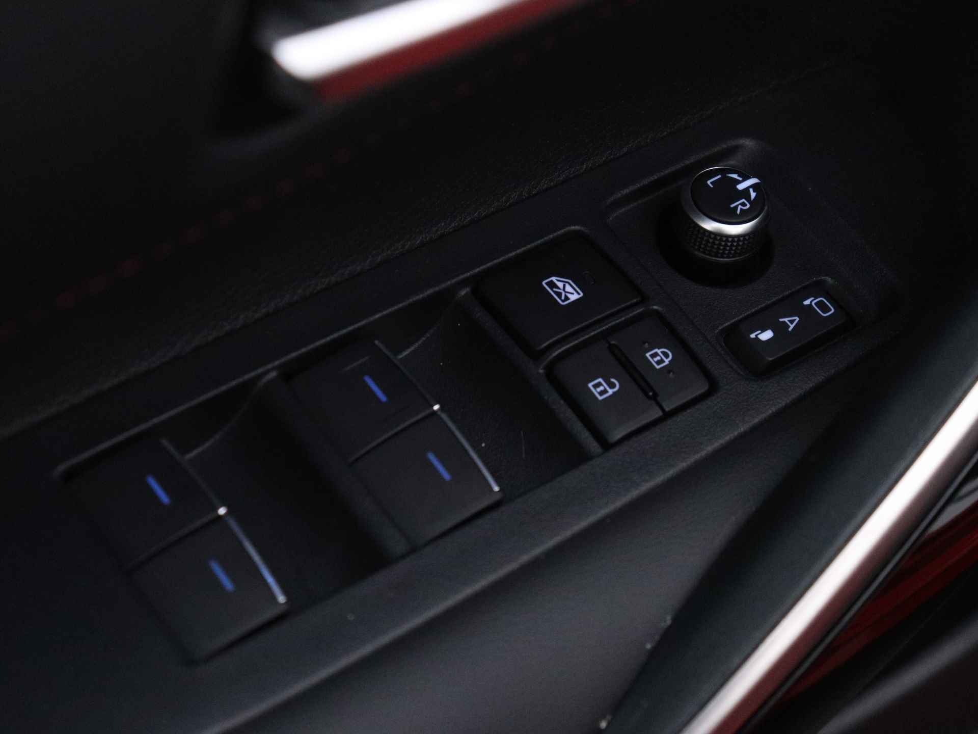 Toyota Corolla 1.8 Hybrid Executive | Navigatie | Parkeerhulp | Stoelverwarming | - 33/45