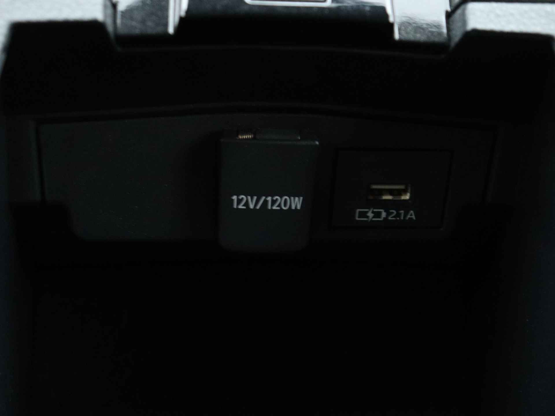 Toyota Corolla 1.8 Hybrid Executive | Navigatie | Parkeerhulp | Stoelverwarming | - 36/45
