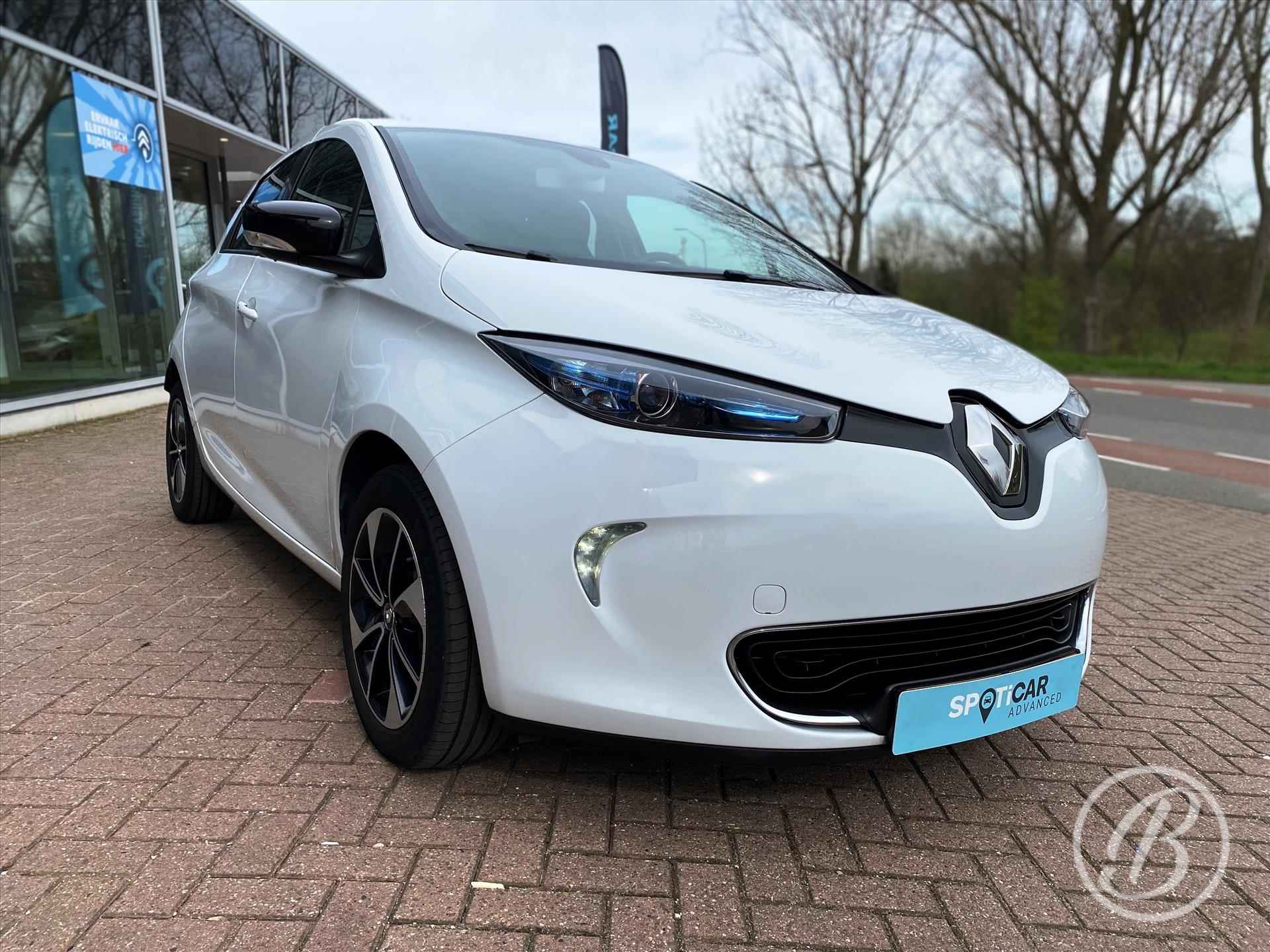 Renault Zoe R90 92pk Intens 41kWh inclusief KOOPACCU | camera, parkeersensoren, navigatie, mode 2 en 3 laadkabel, 16 inch velgen, bluetooth - 30/53