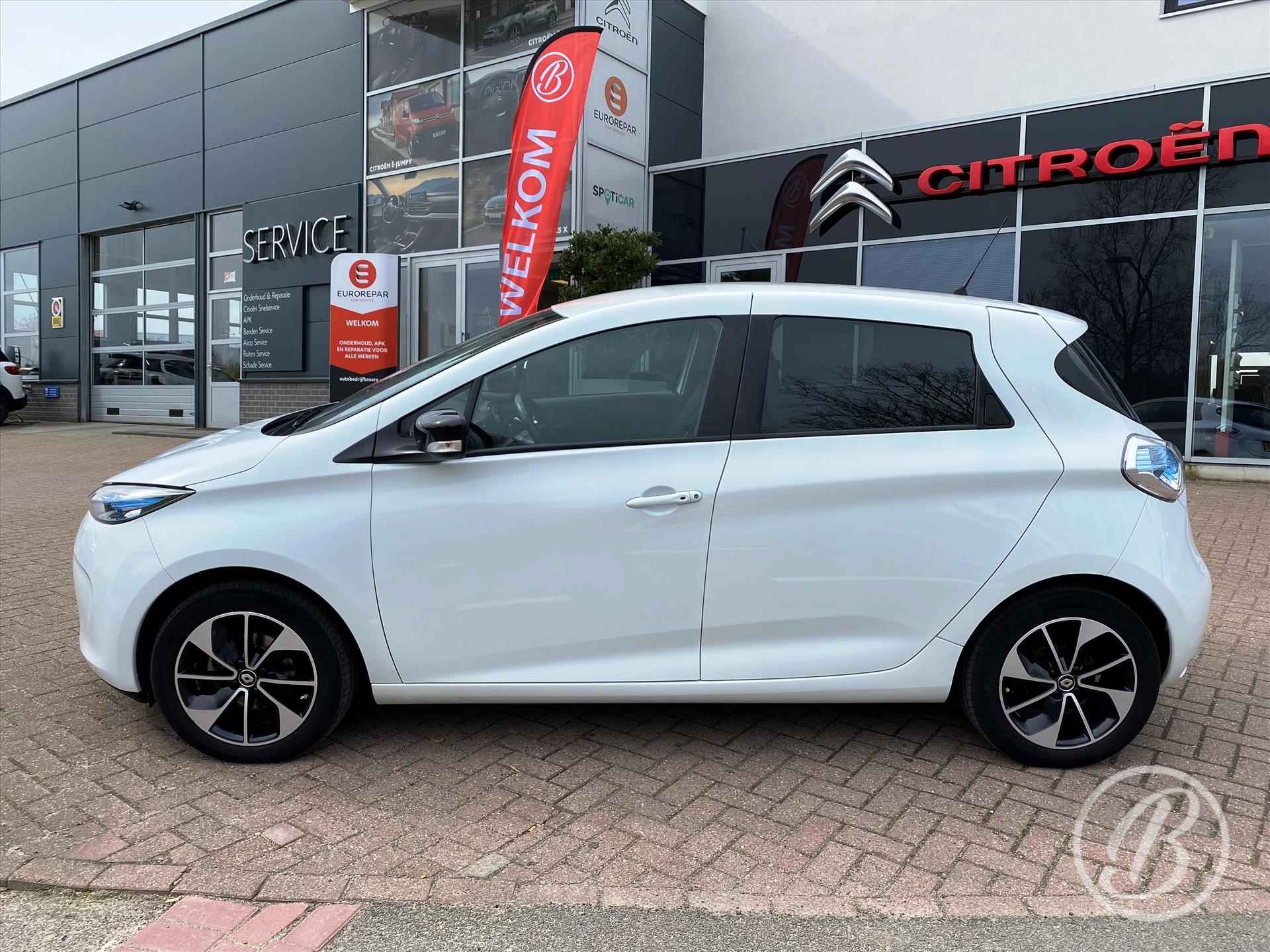 Renault Zoe R90 92pk Intens 41kWh inclusief eigen ACCU | camera, parkeersensoren, navigatie, mode 2 en 3 laadkabel, 16 inch velgen, bluetooth - 3/53