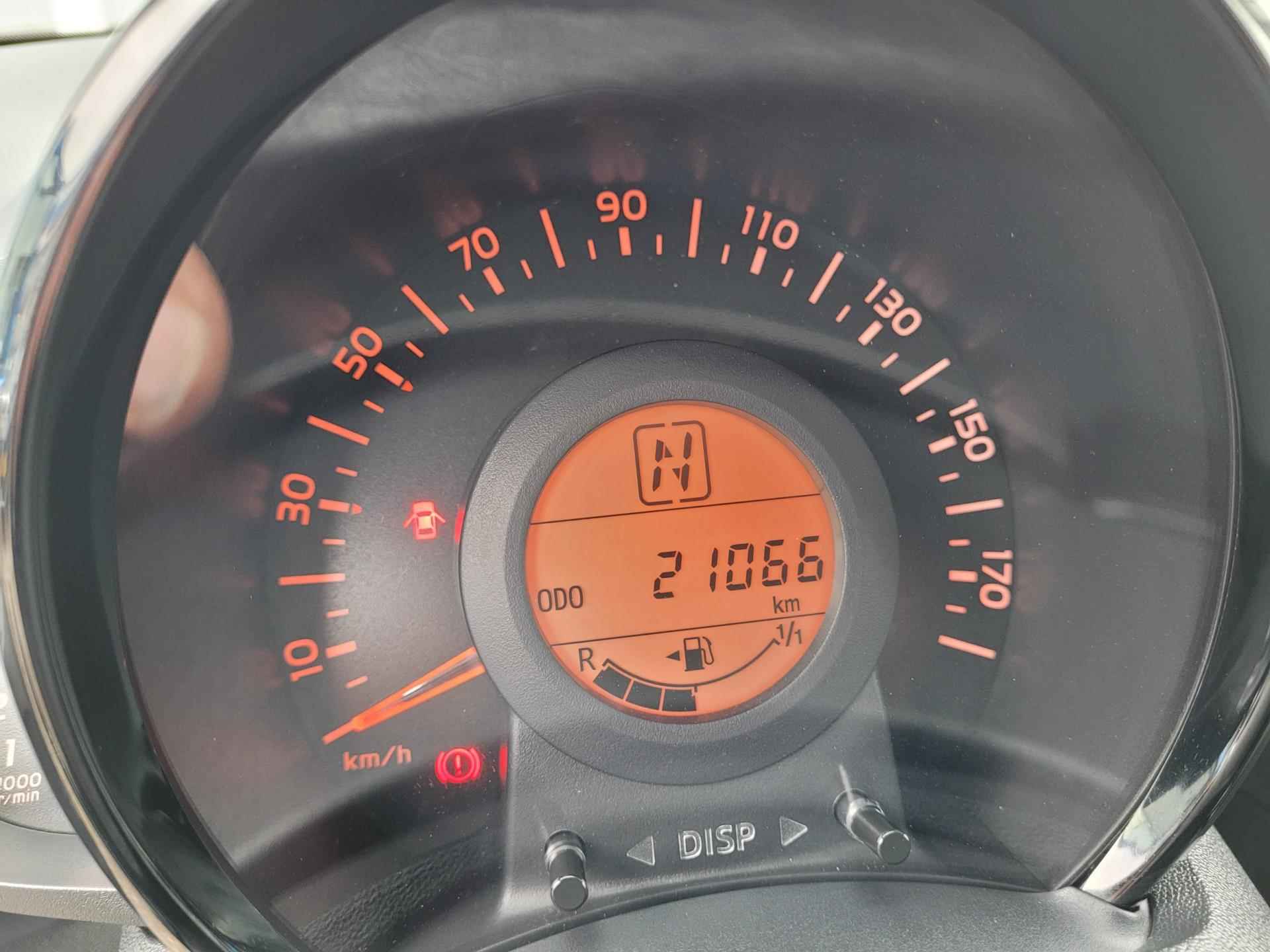 Toyota Aygo 1.0 VVT-i x-play Navi Parkeersensors Automaat 5d - 25/30