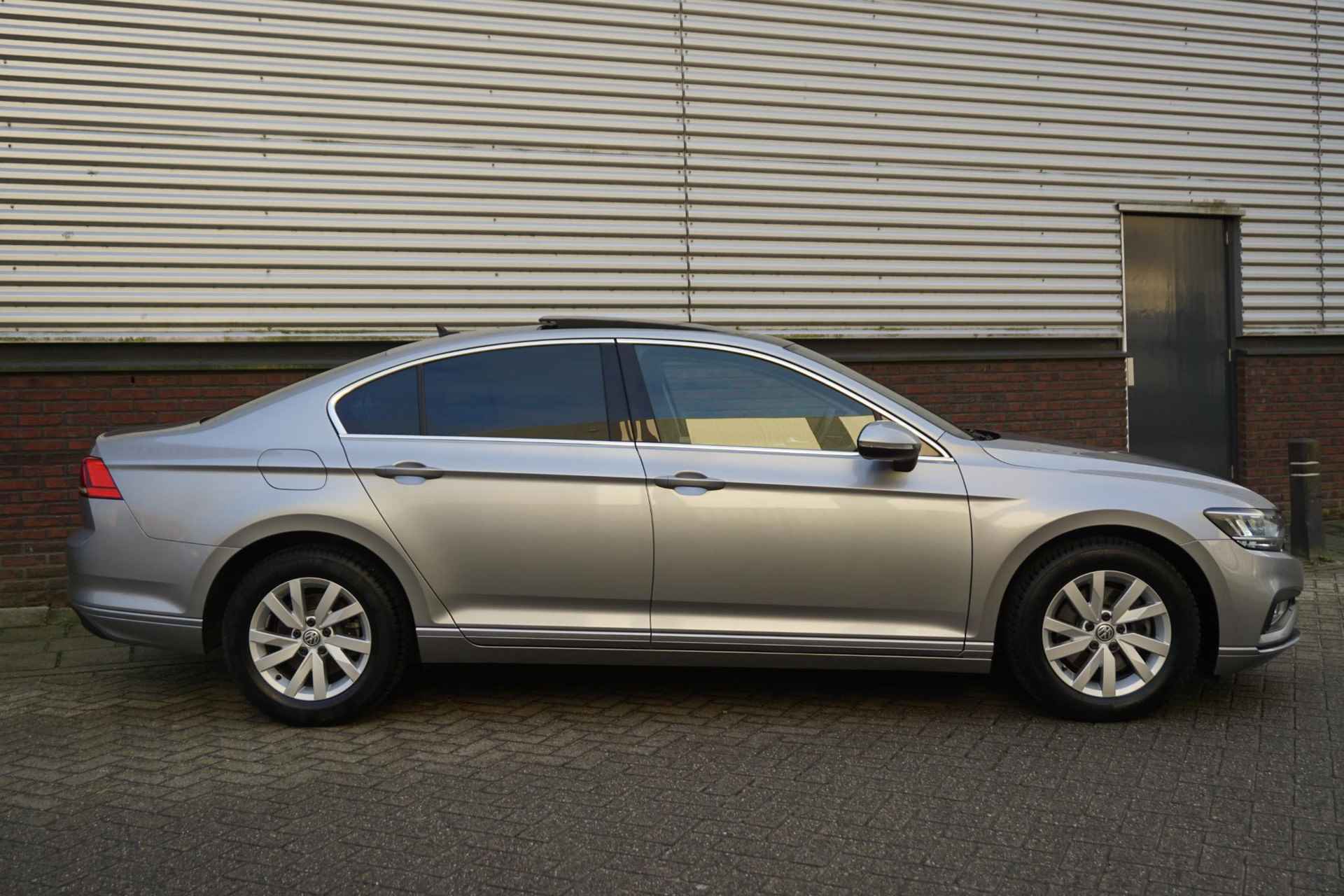 Volkswagen Passat 1.5 TSI 150PK Facelift/Panodak/Trekhaak /Rijklaarprijs!! - 29/41