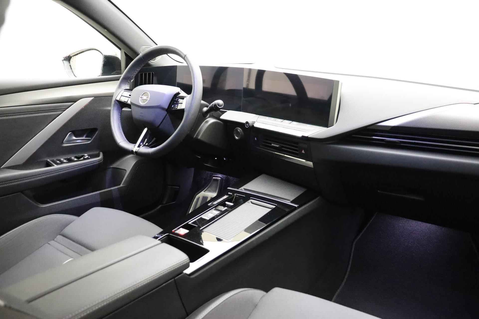 Opel Astra 1.2 Level 4 GS Line Automaat | Navigatie | Rondomzicht Camera | Stoel & Stuurverwarming | Lichtmetalen velgen Black | Keyless | Climate control - 4/38