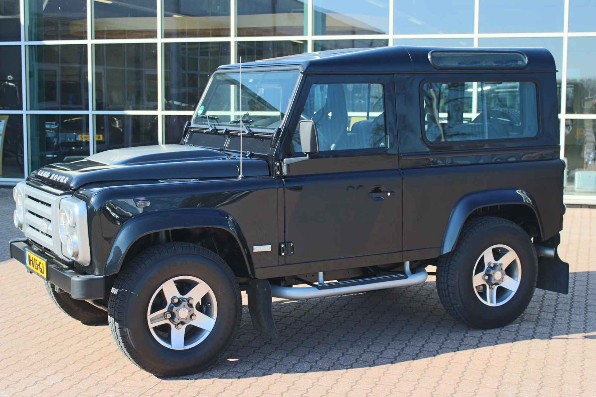 Land Rover Defender 2.4 TD 90 SW SVX 60th Anniversary „De Uiver” Special - 3/26