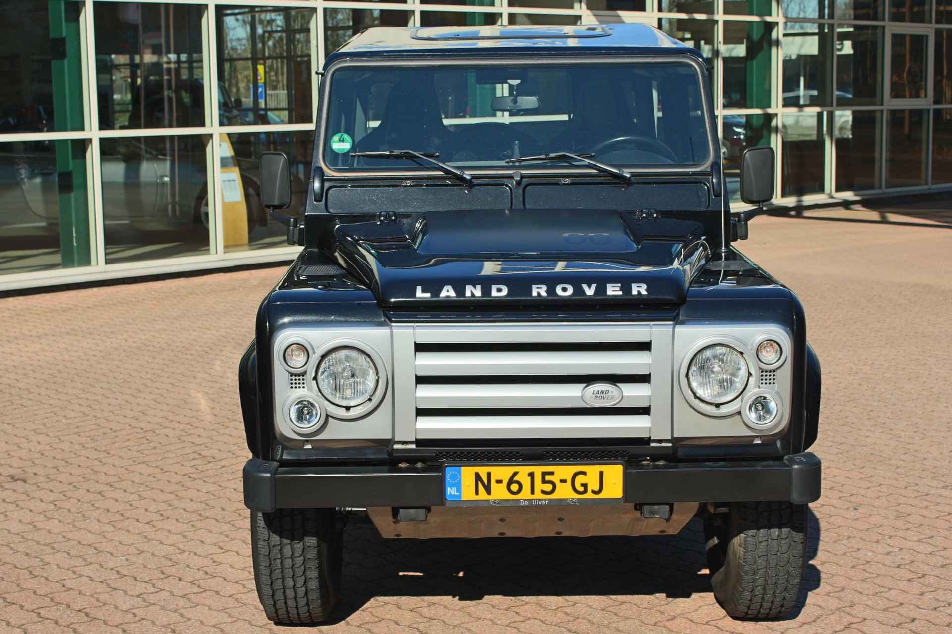 Land Rover Defender 2.4 TD 90 SW SVX 60th Anniversary „De Uiver” Special - 4/26