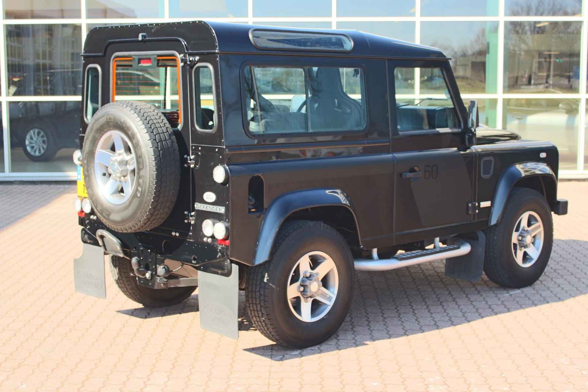 Land Rover Defender 2.4 TD 90 SW SVX 60th Anniversary „De Uiver” Special - 5/26