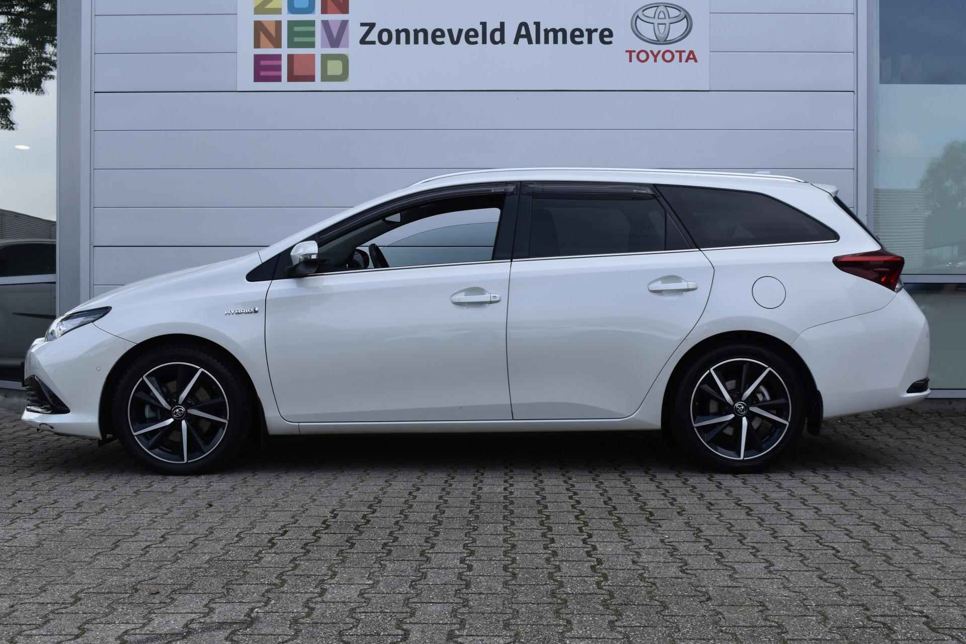 Toyota Auris Touring Sports 1.8 Hybrid Dynamic Ultimate - 2/34