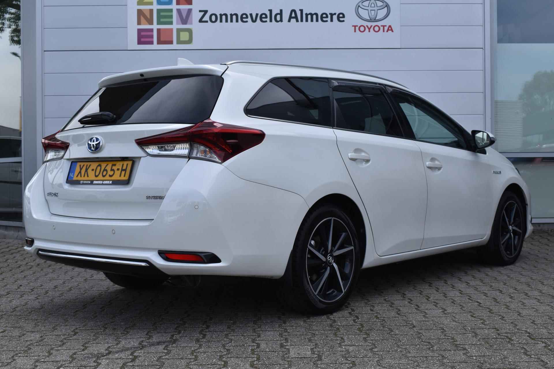 Toyota Auris Touring Sports 1.8 Hybrid Dynamic Ultimate - 8/34