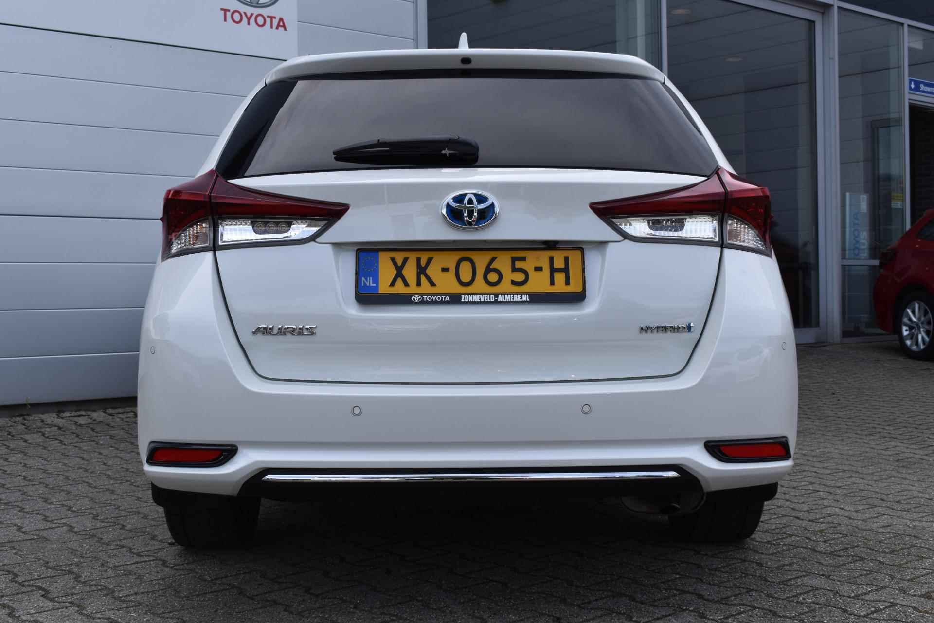 Toyota Auris Touring Sports 1.8 Hybrid Dynamic Ultimate - 9/34