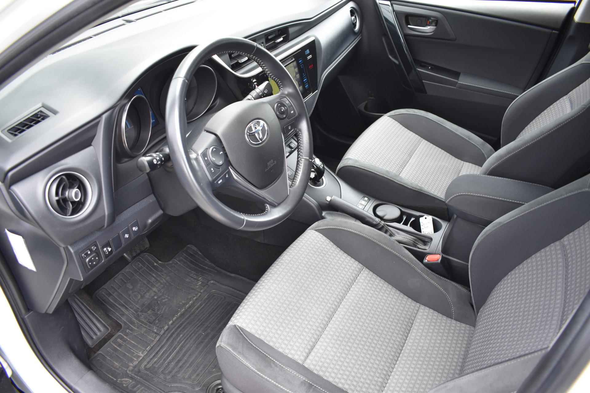 Toyota Auris Touring Sports 1.8 Hybrid Dynamic Ultimate - 12/34