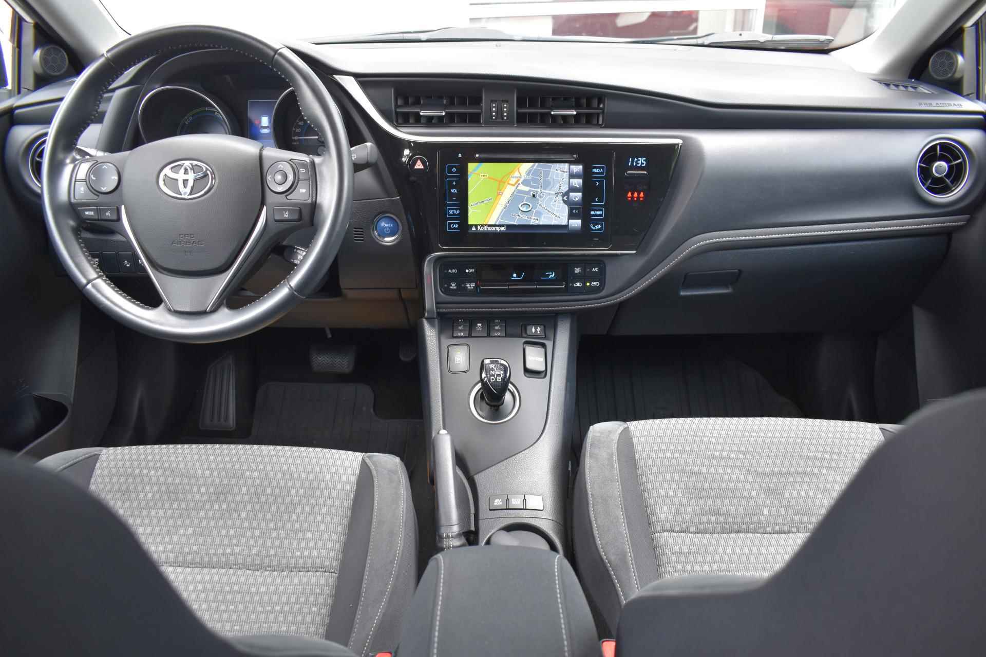 Toyota Auris Touring Sports 1.8 Hybrid Dynamic Ultimate - 14/34