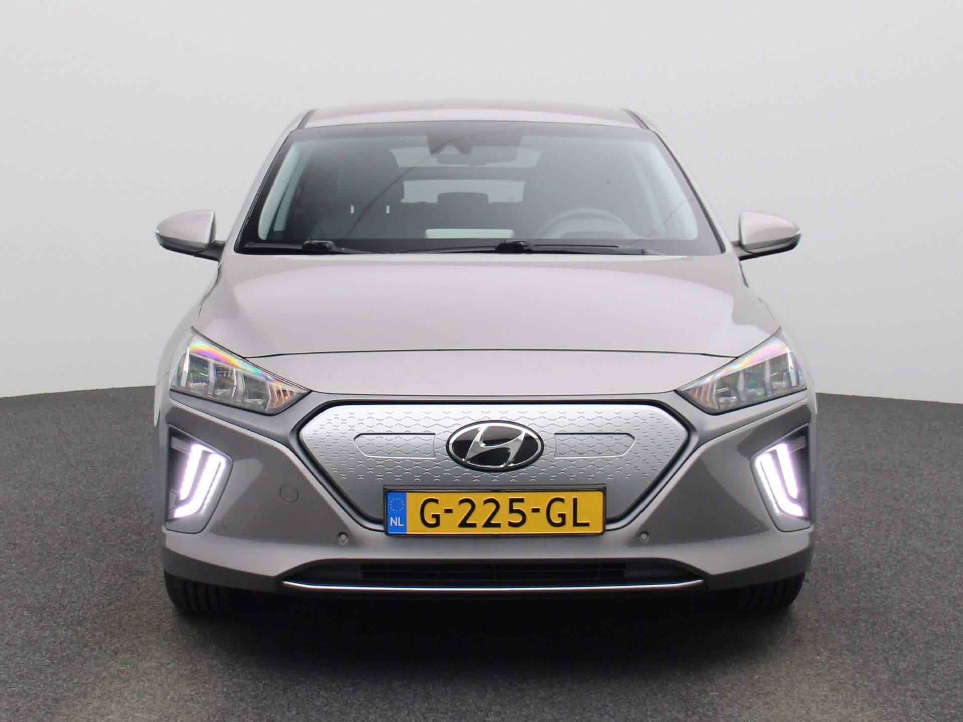 Hyundai IONIQ Premium EV 38 kWh | Apple/Android Play | Camera | Adaptive Cruise | DAB | Keyless Go/Entry | LED | Leder | PDC V+A | 12 Maand BOVAG Garantie! | - 3/37