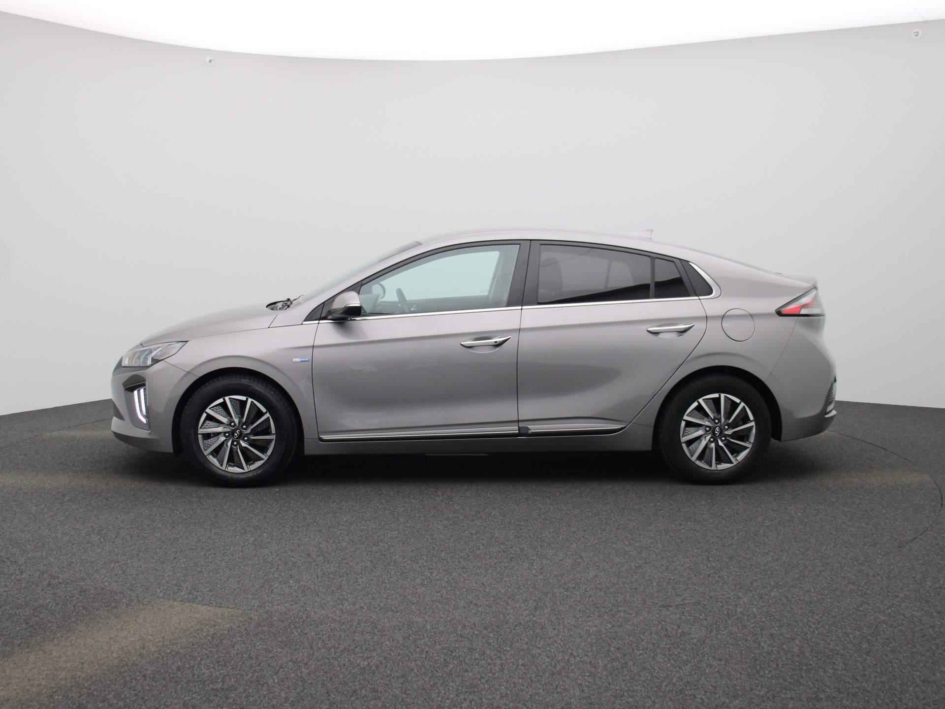 Hyundai IONIQ Premium EV 38 kWh | Apple/Android Play | Camera | Adaptive Cruise | DAB | Keyless Go/Entry | LED | Leder | PDC V+A | 12 Maand BOVAG Garantie! | - 4/37