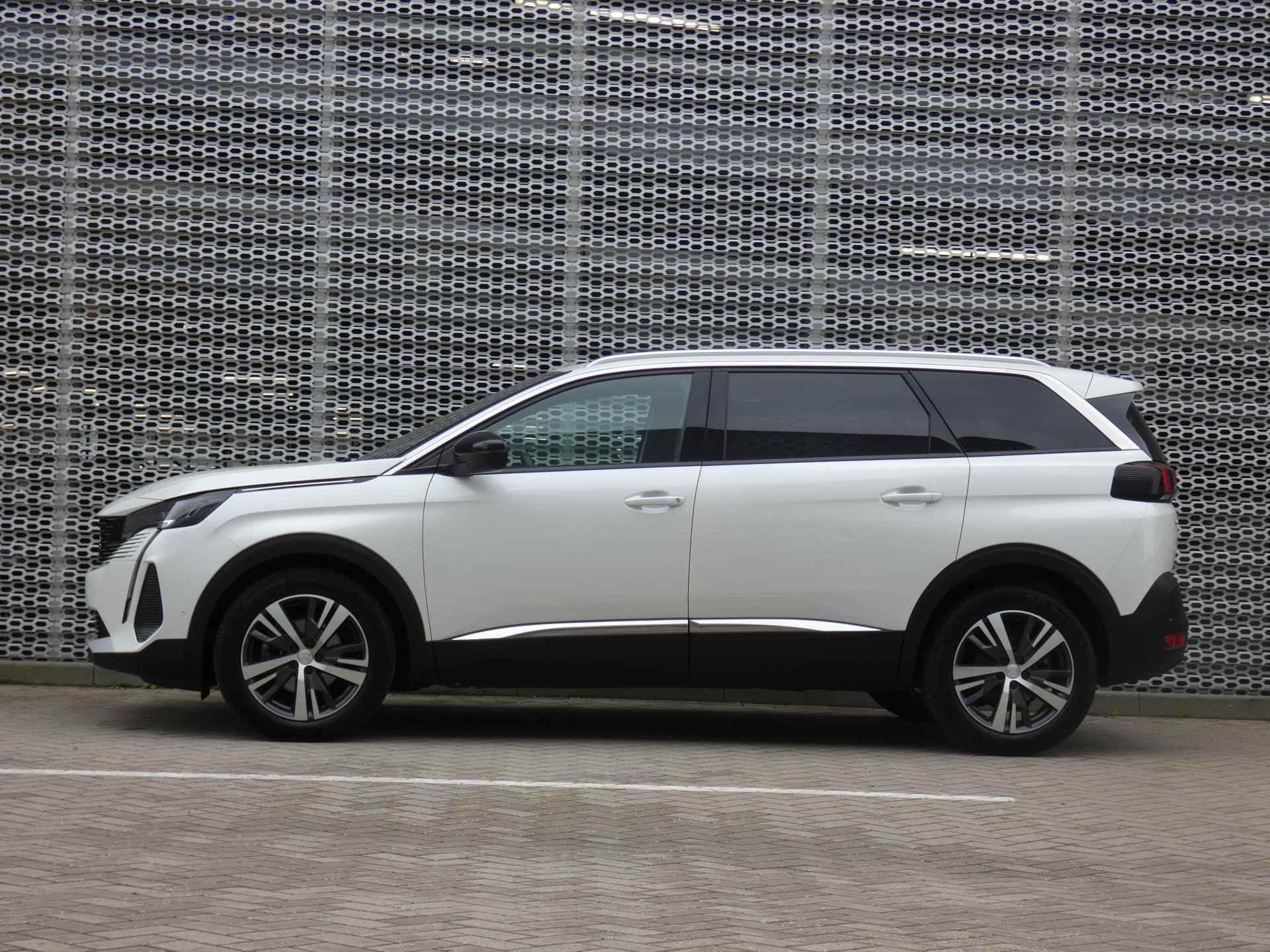 Peugeot 5008 1.2 PureTech 130PK Allure Pack Business Navigatie | Camera | Automaat | Apple Carplay - 4/31