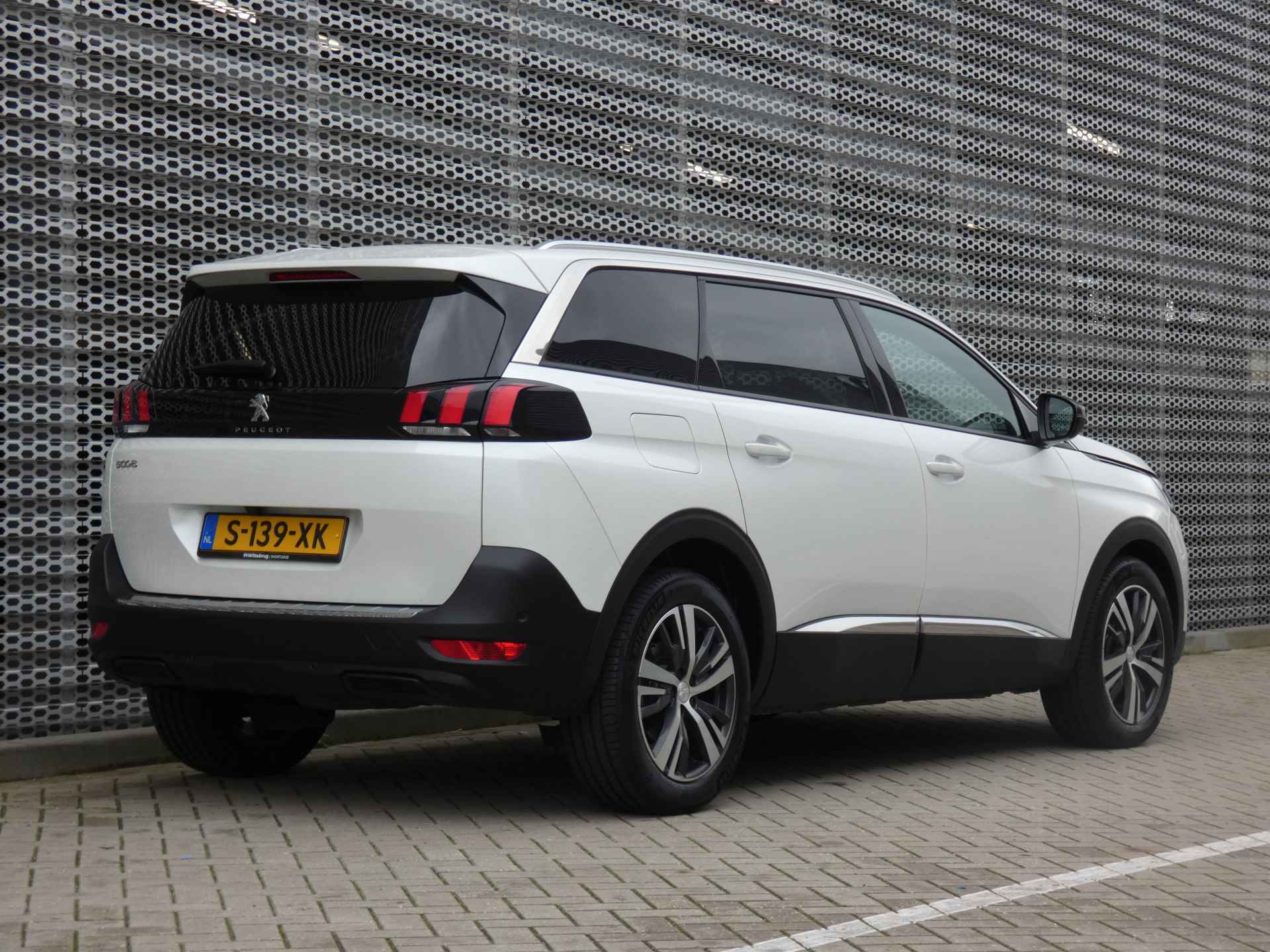 Peugeot 5008 1.2 PureTech 130PK Allure Pack Business Navigatie | Camera | Automaat | Apple Carplay - 28/31