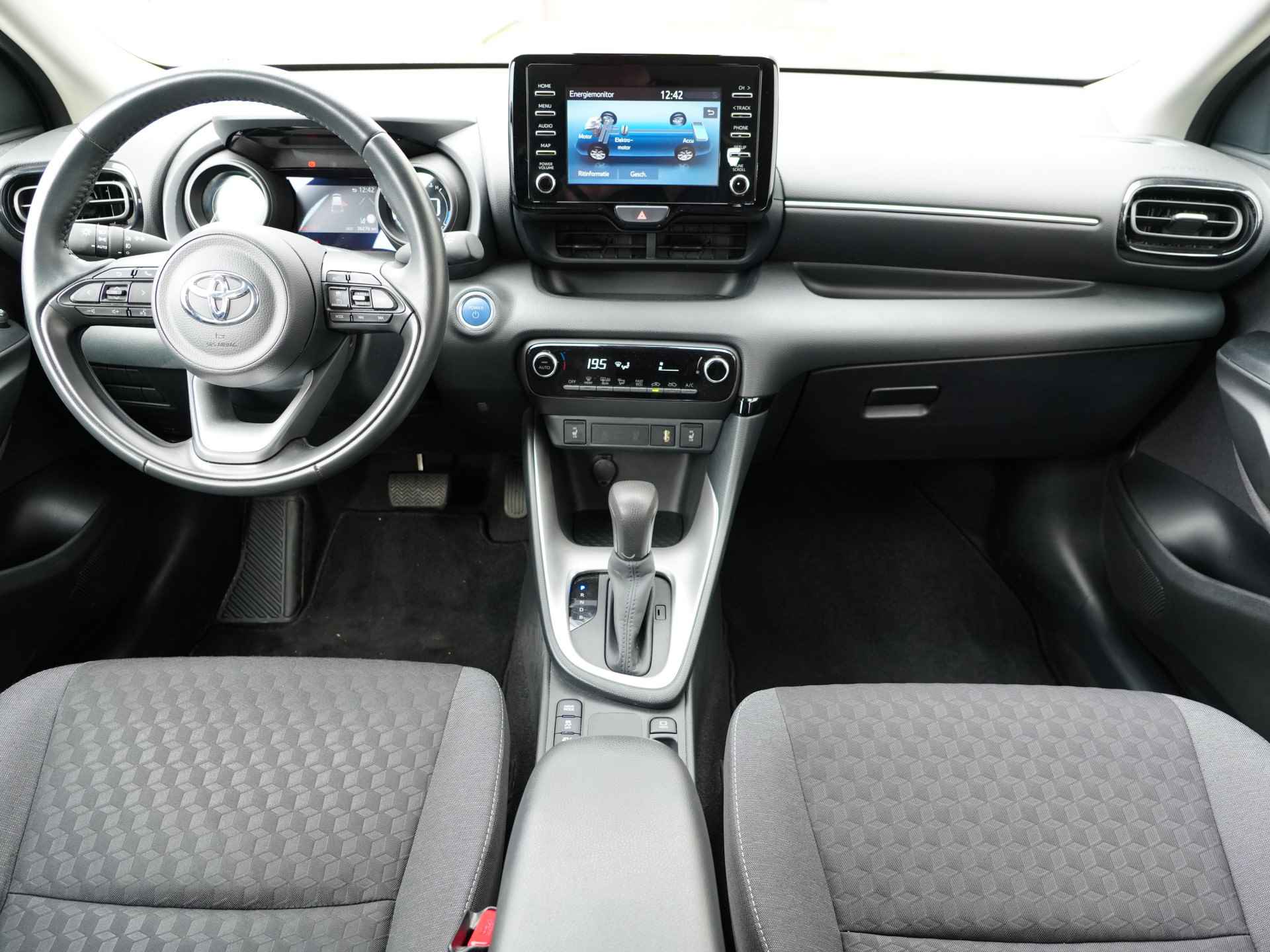 Toyota Yaris 1.5 Hybrid Dynamic LED Verlichting | Keyless entry&Start | Stoelverwarm. | Clima | Cruise | Armsteun | - 4/33