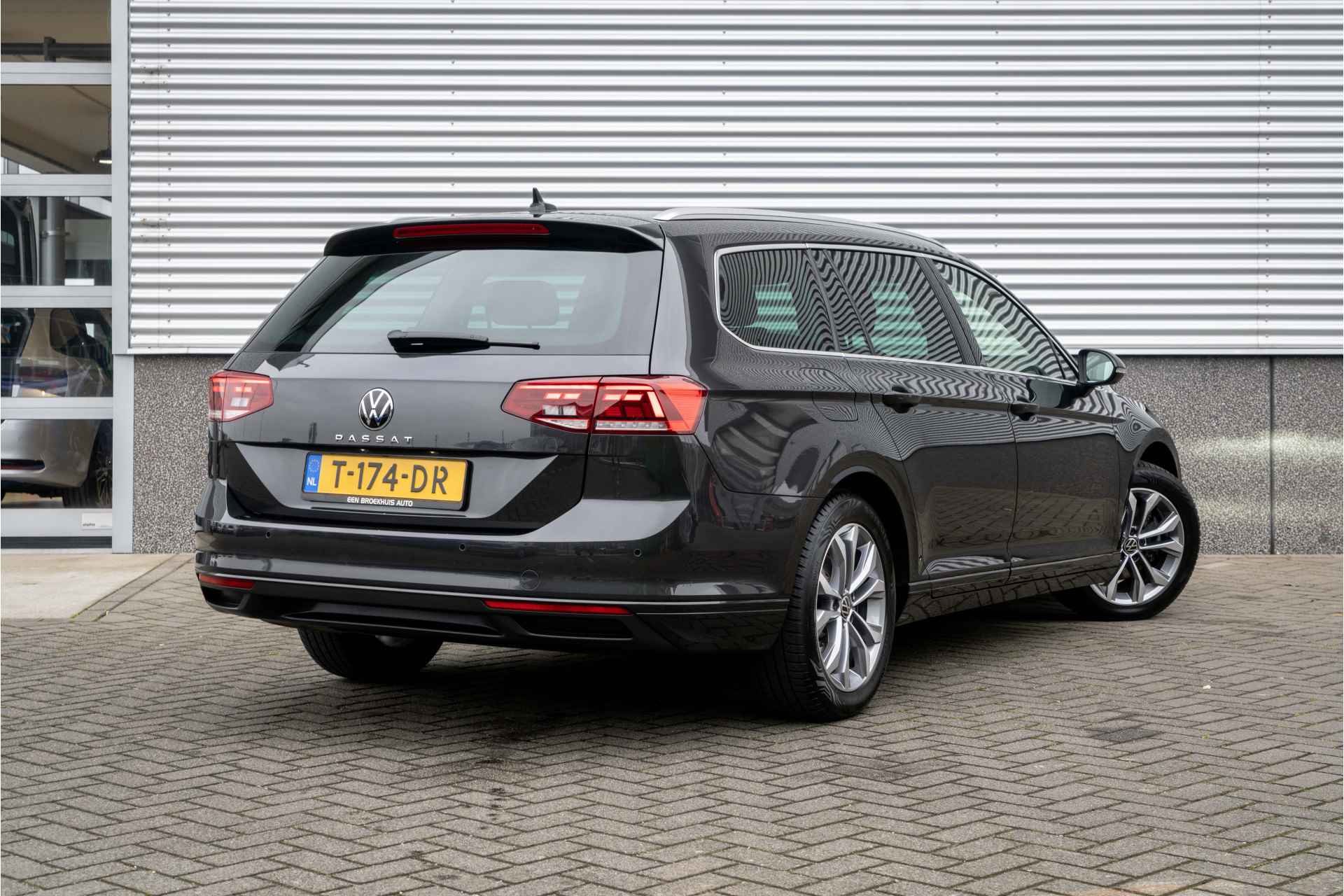 Volkswagen Passat Variant 1.5 TSI 150PK Business | Camera| 4seizoenenbanden| Orig Nederlands| Winterpakket| - 12/42