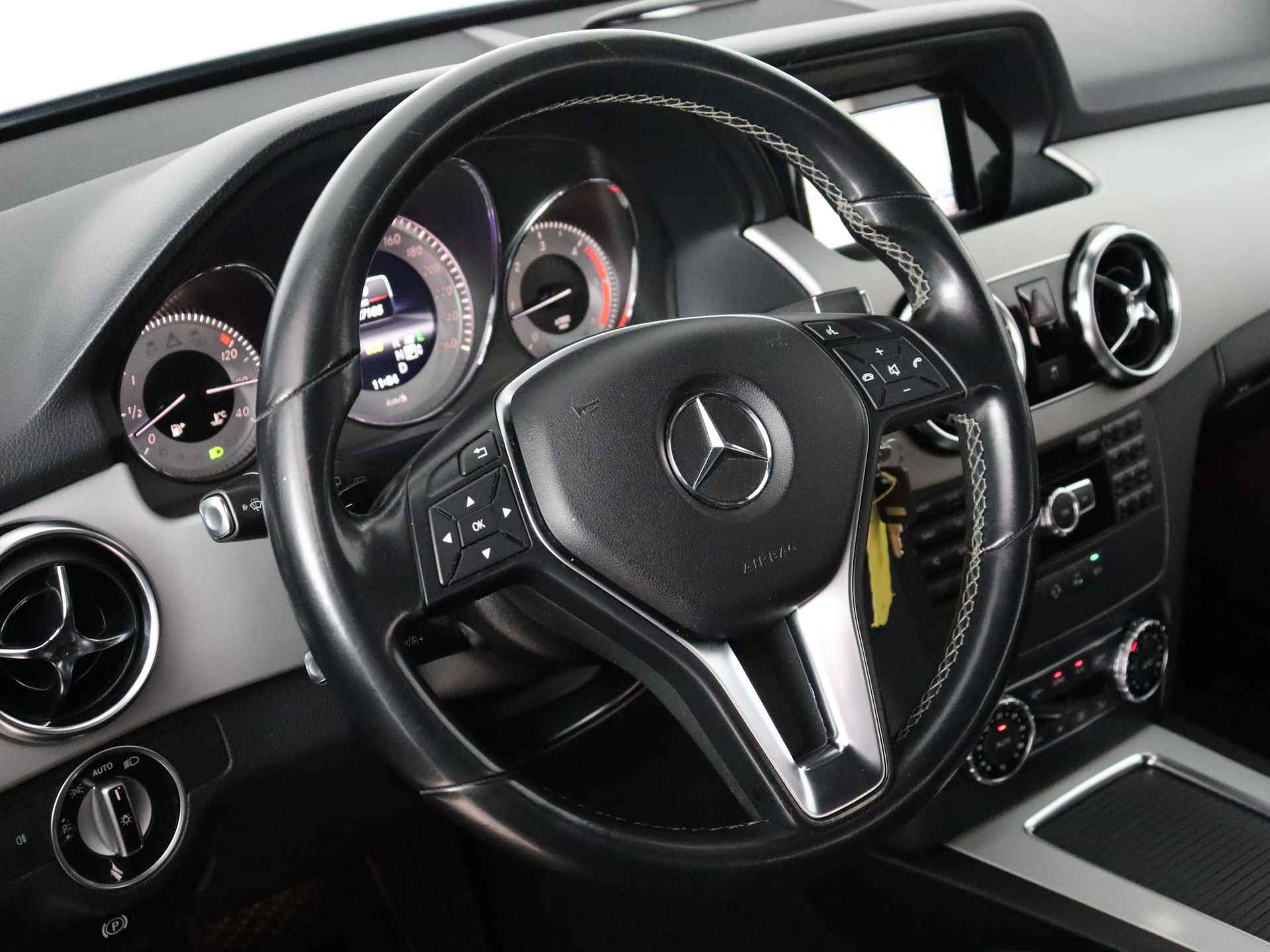 Mercedes-Benz GLK-Klasse 200 CDI Ambition (NL-Auto / Trekhaak / Climate / Cruise / 19 Inch / Navi / PDC V+A) - 32/61