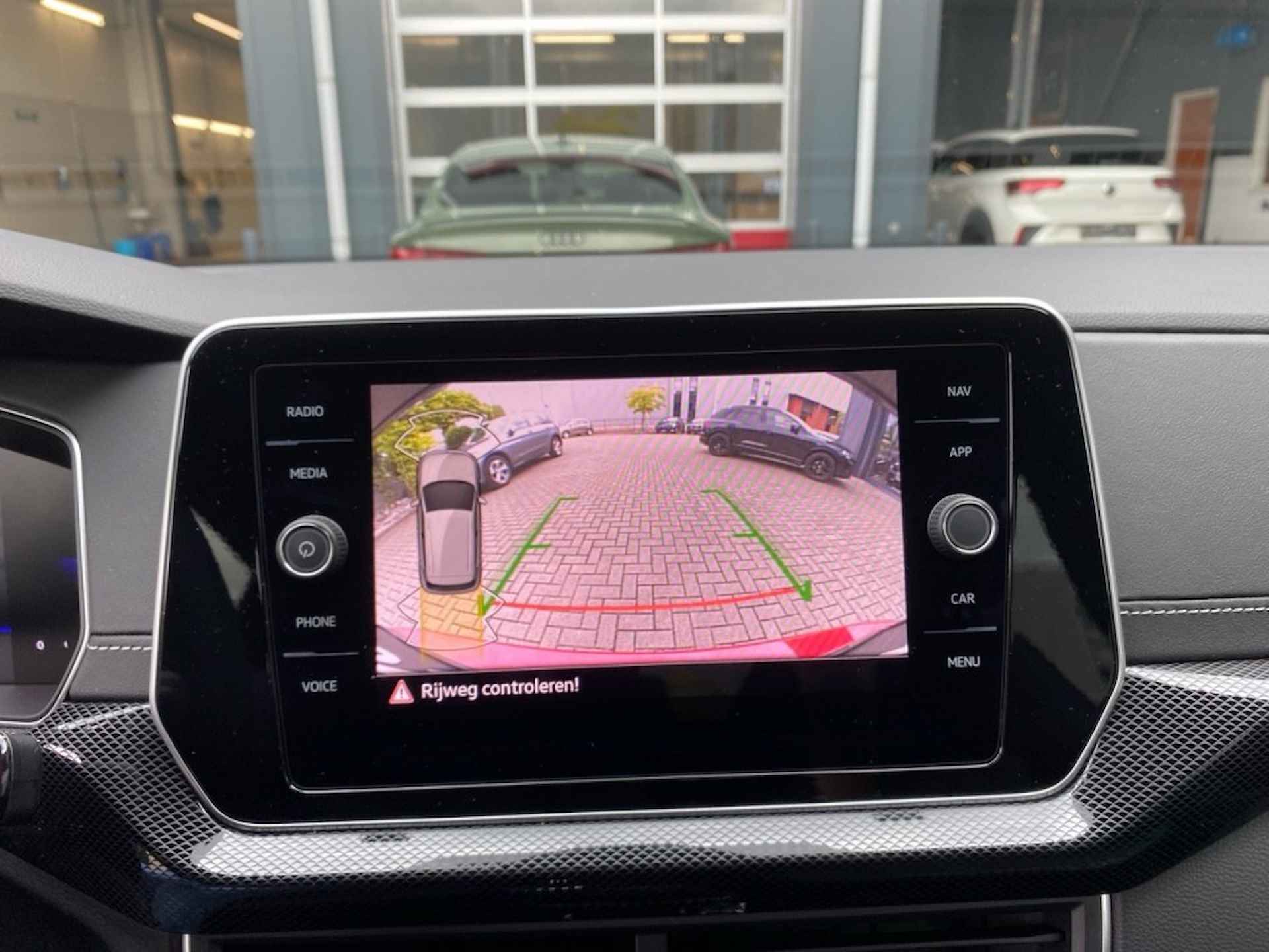 VOLKSWAGEN T-cross NIEUWE MODEL!! 1.0 TSI R-LINE CAMERA/CARPLAY/STOELVERW/ACC - 21/23