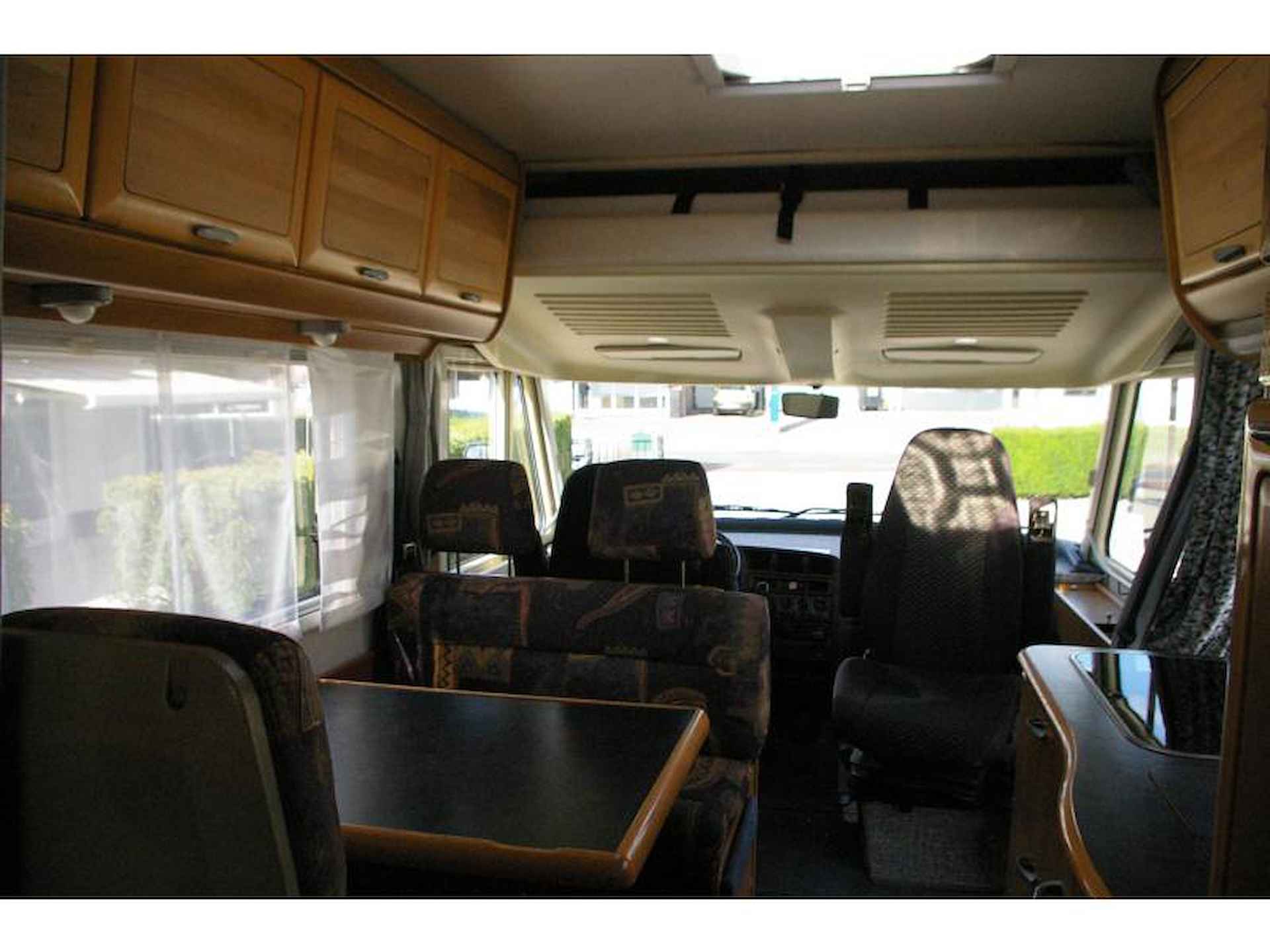 Hymer B654  Treinzit, fransbed,hefbed - 6/14