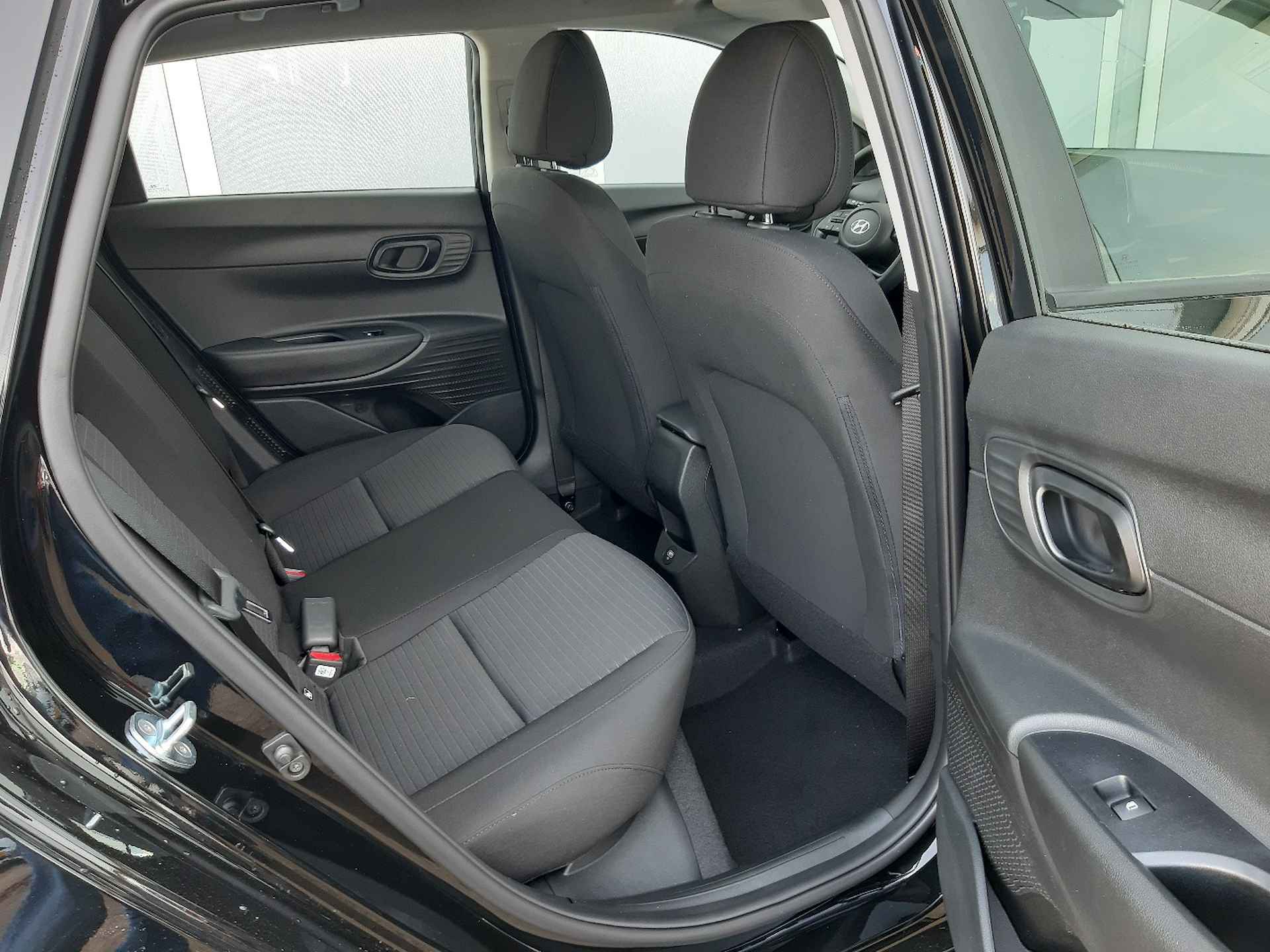 Hyundai i20 1.0 T-GDI Comfort Smart | VAN €26.730 VOOR €24.000,- - 23/28