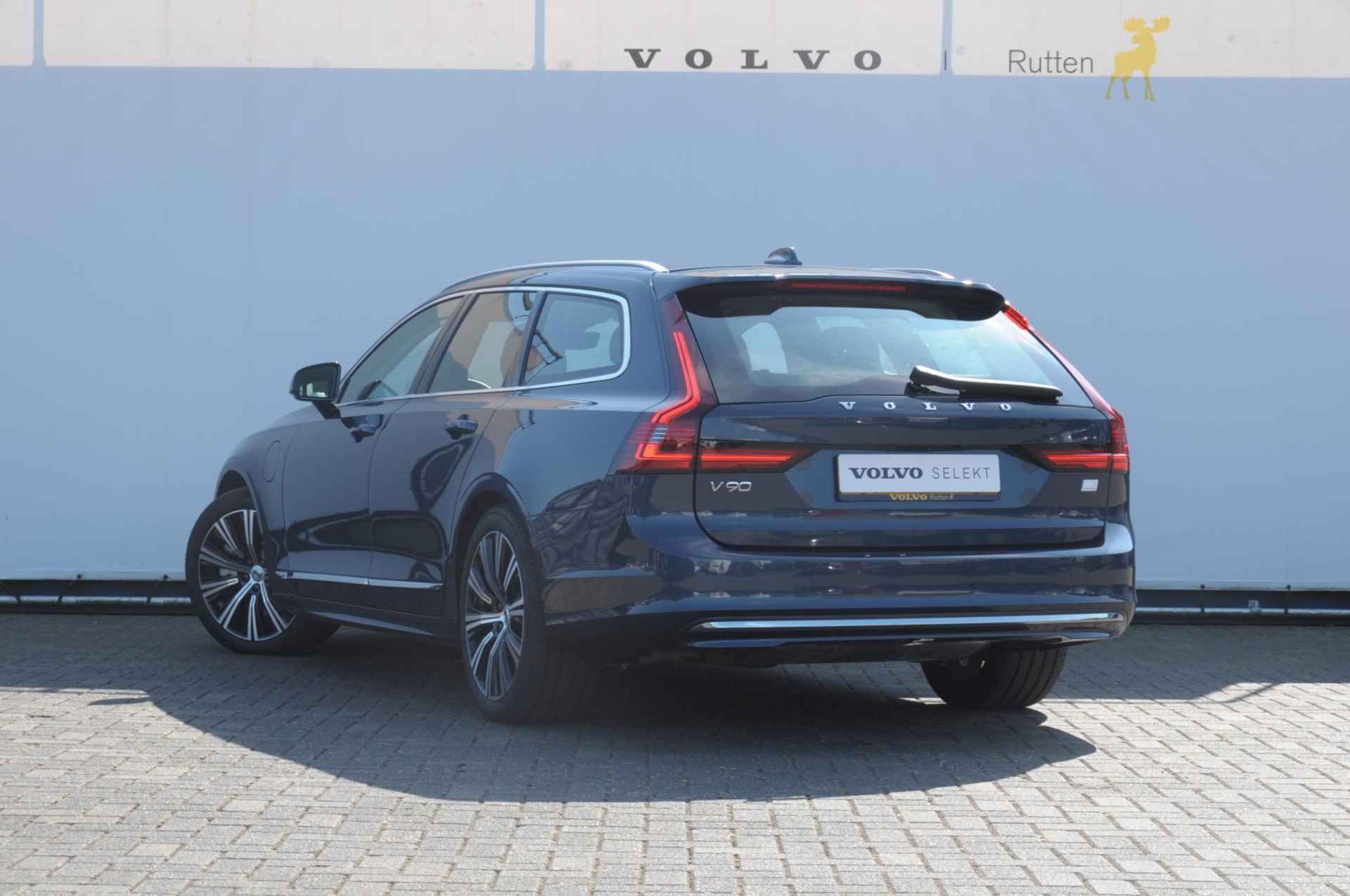 Volvo V90 T6 350PK Automaat Recharge AWD Plus Bright / Adpatieve cruise control/ BLIS/ Elektrische stoelen/ Harman Kardon audio/ Stoel en stuurwielverwarming/ Parkeersensoren met camera - 3/39