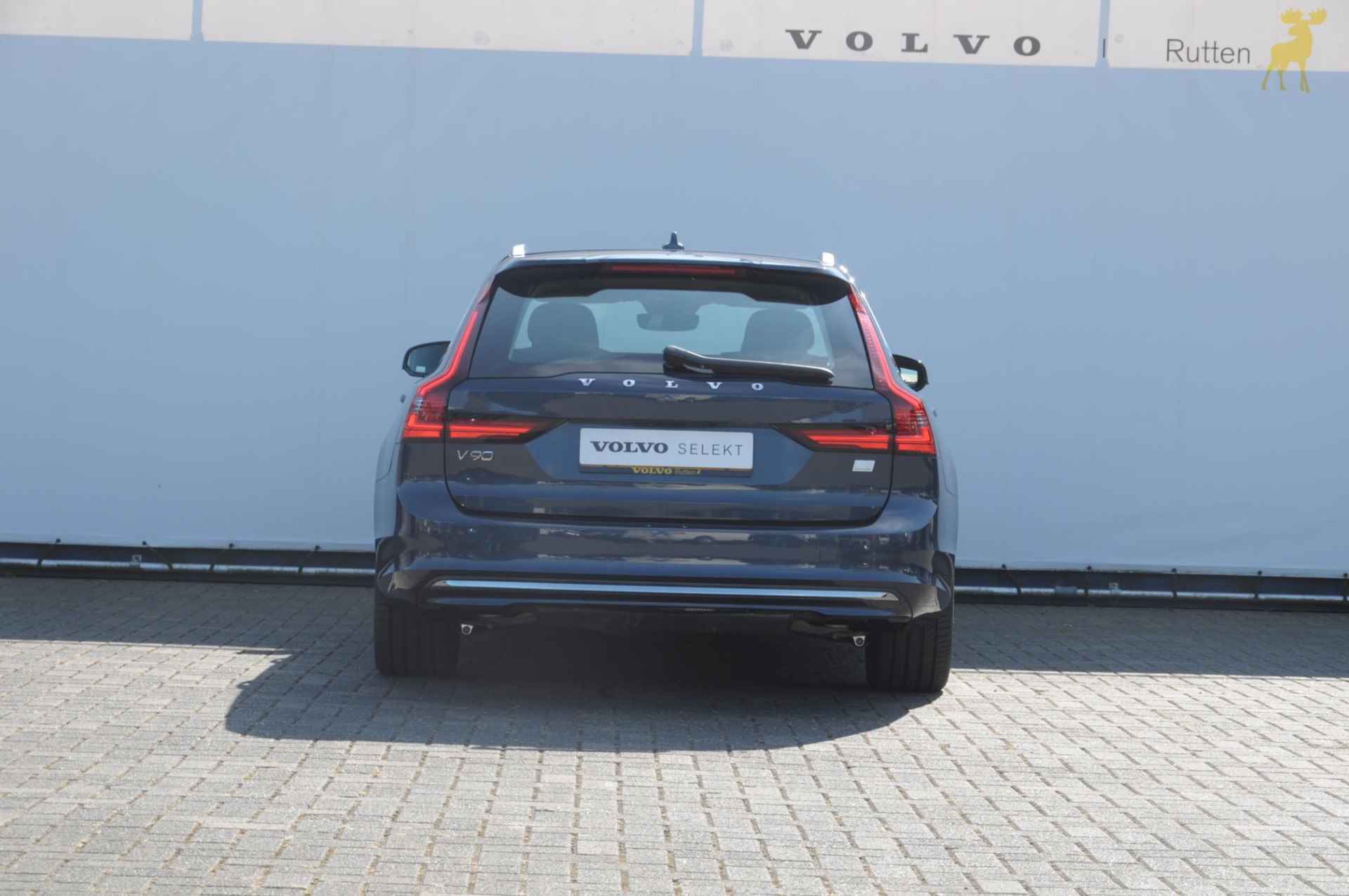 Volvo V90 T6 350PK Automaat Recharge AWD Plus Bright / Adpatieve cruise control/ BLIS/ Elektrische stoelen/ Harman Kardon audio/ Stoel en stuurwielverwarming/ Parkeersensoren met camera - 4/39