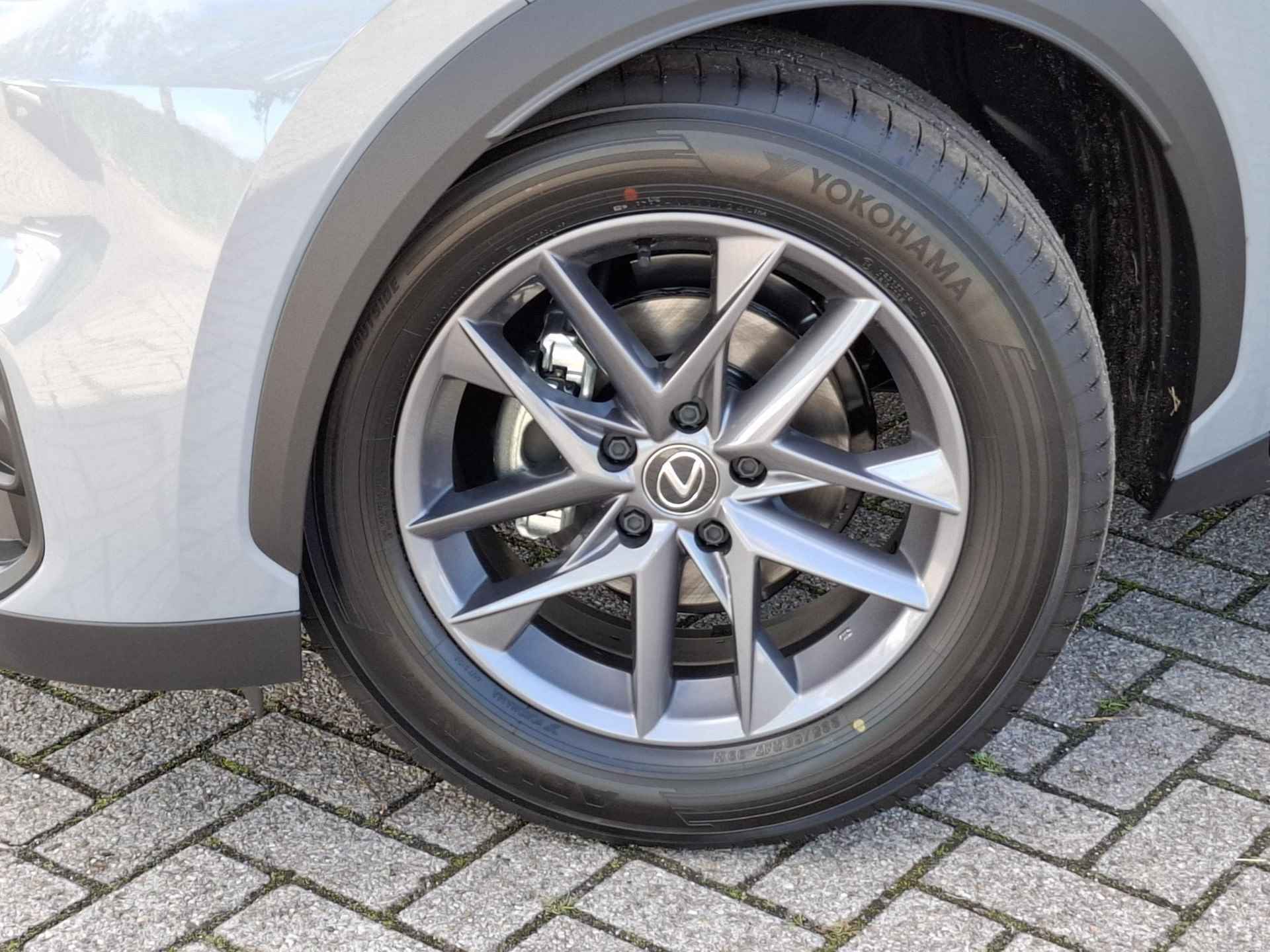 Lexus LBX 2WD incl. Comfort & Safety Pack | Nieuw | Direct leverbaar! - 12/44