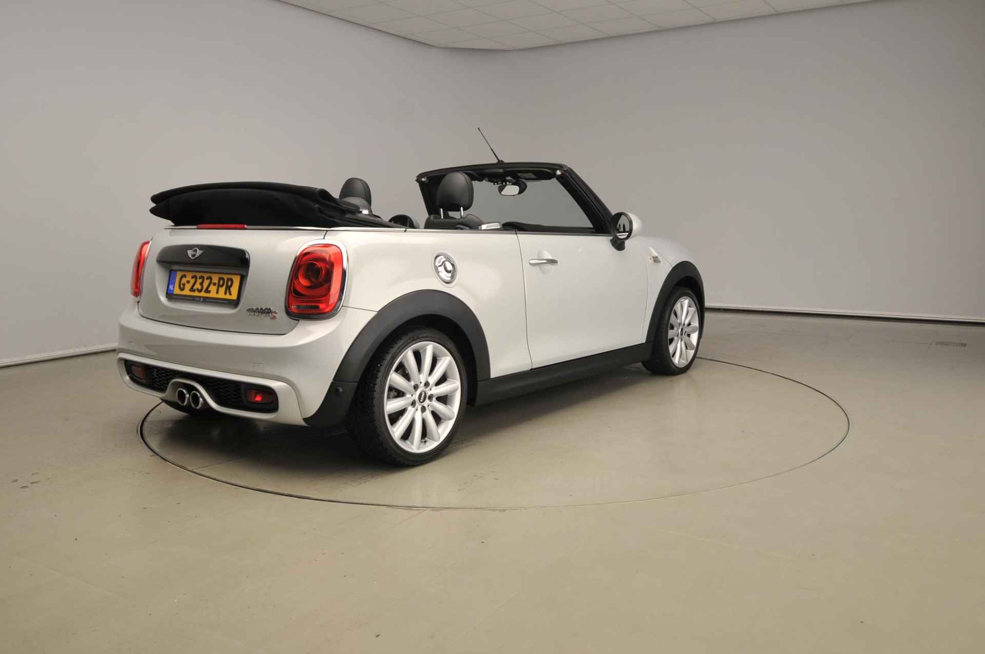 Mini Cabrio 2.0 Cooper S Chili Serious Business Automaat / Climate / PDC / LED / Cruise control / Sportstoelen - 2/40