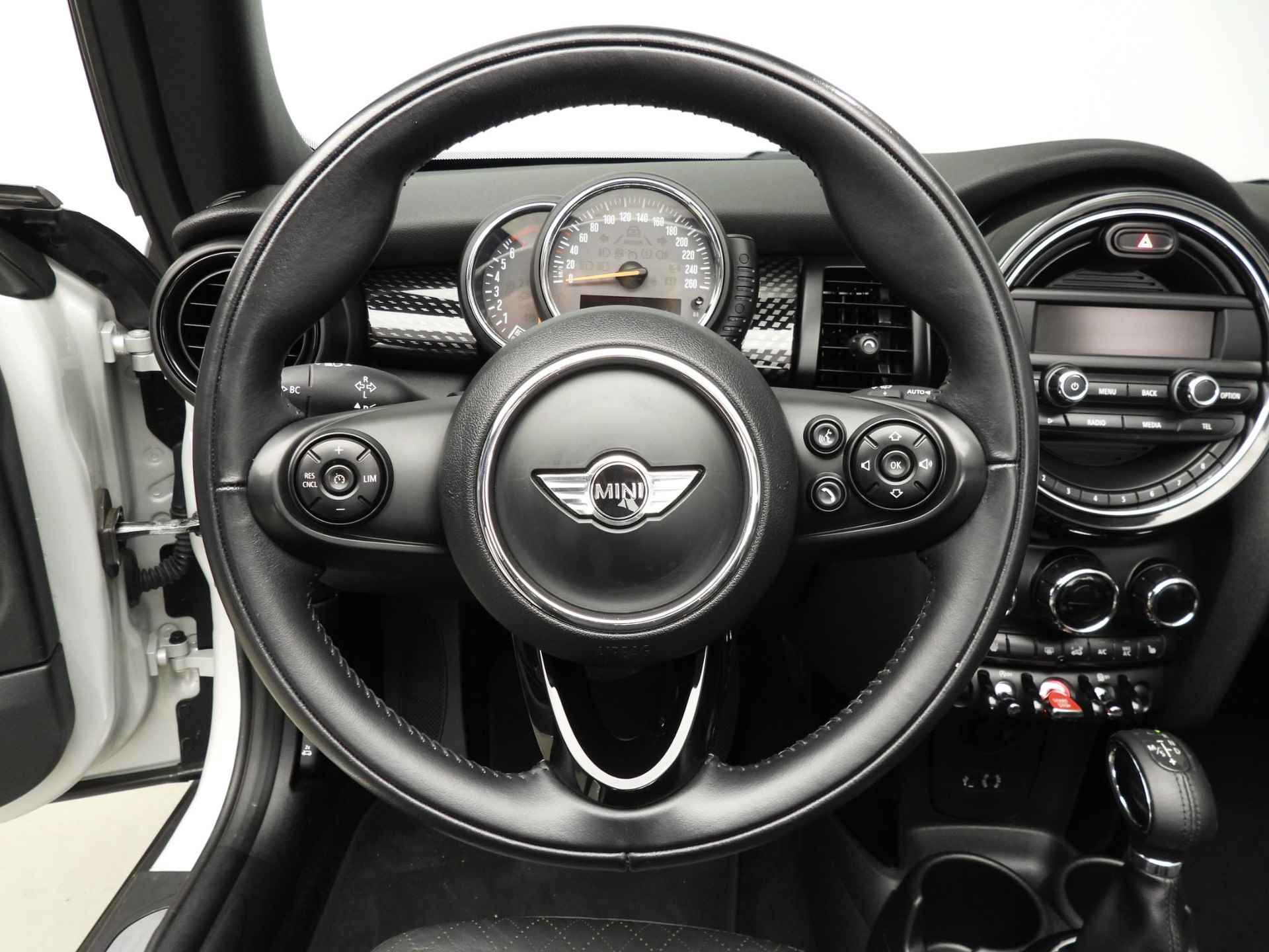 Mini Cabrio 2.0 Cooper S Chili Serious Business Automaat / Climate / PDC / LED / Cruise control / Sportstoelen - 10/40