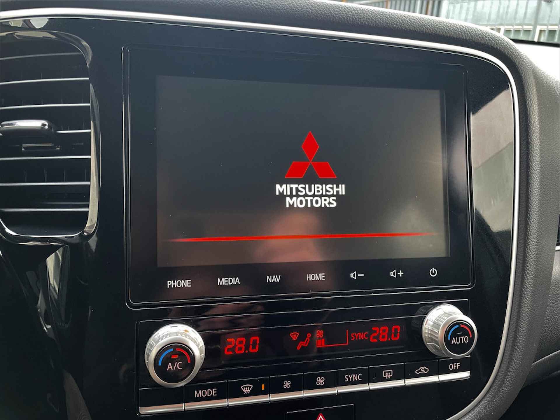 Mitsubishi Outlander 2.4 PHEV 4WD Premium/EV/Leder/Trekhaak/LED/Carplay - 18/41